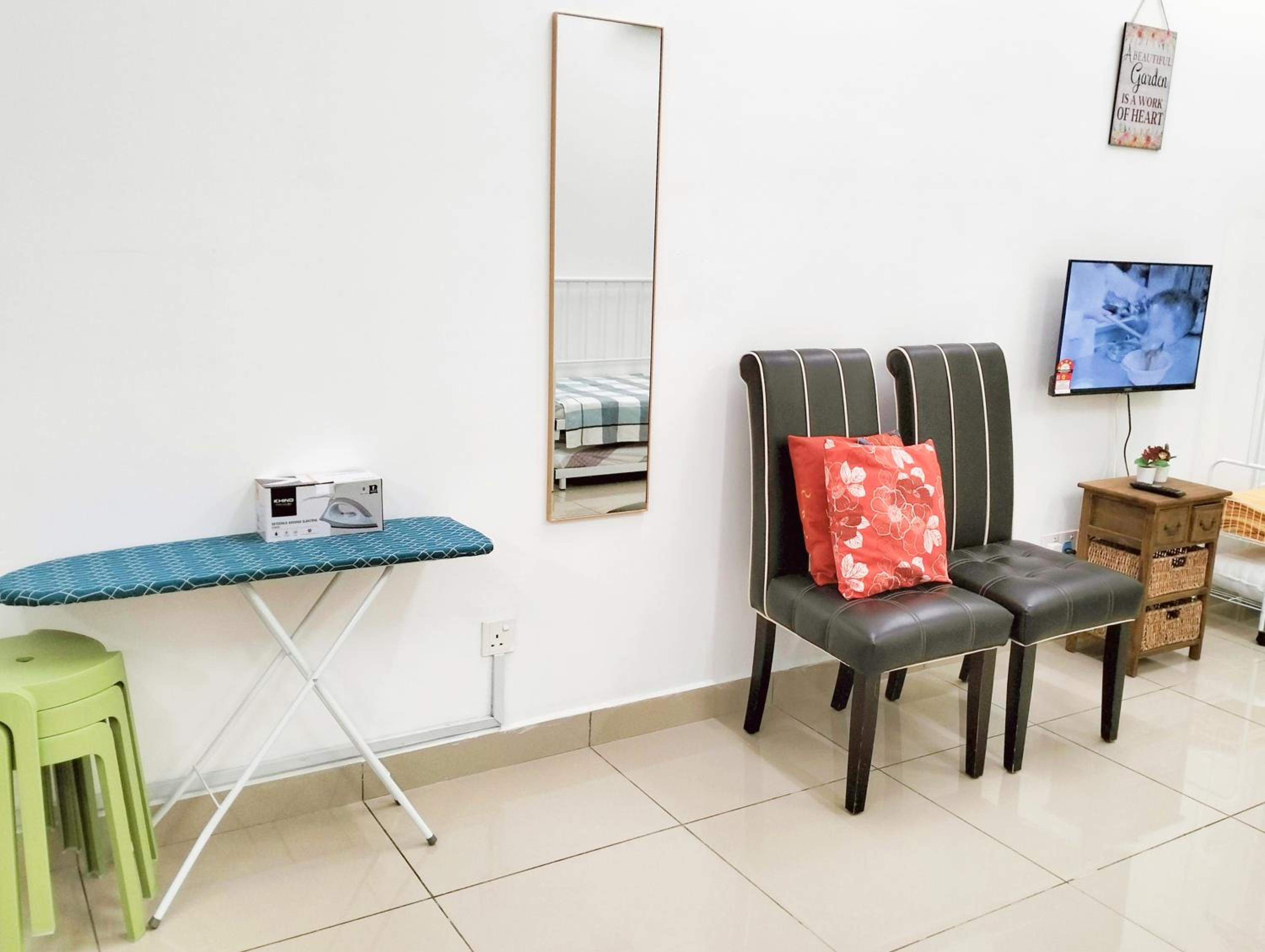 JB Austin Perdana Tidy Simple Comfy 2BR5pax