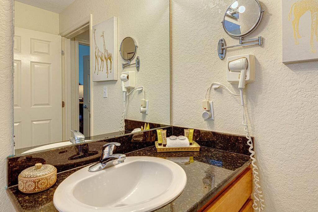Exquisite 3 Bdr Condo Minutes to Disney