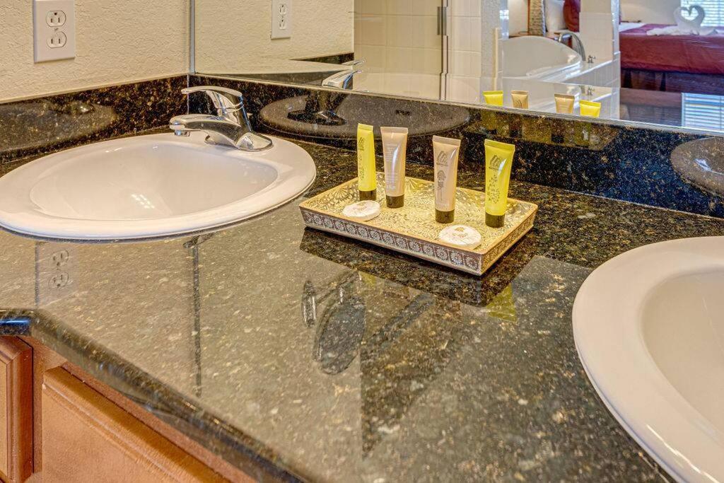 Exquisite 3 Bdr Condo Minutes to Disney