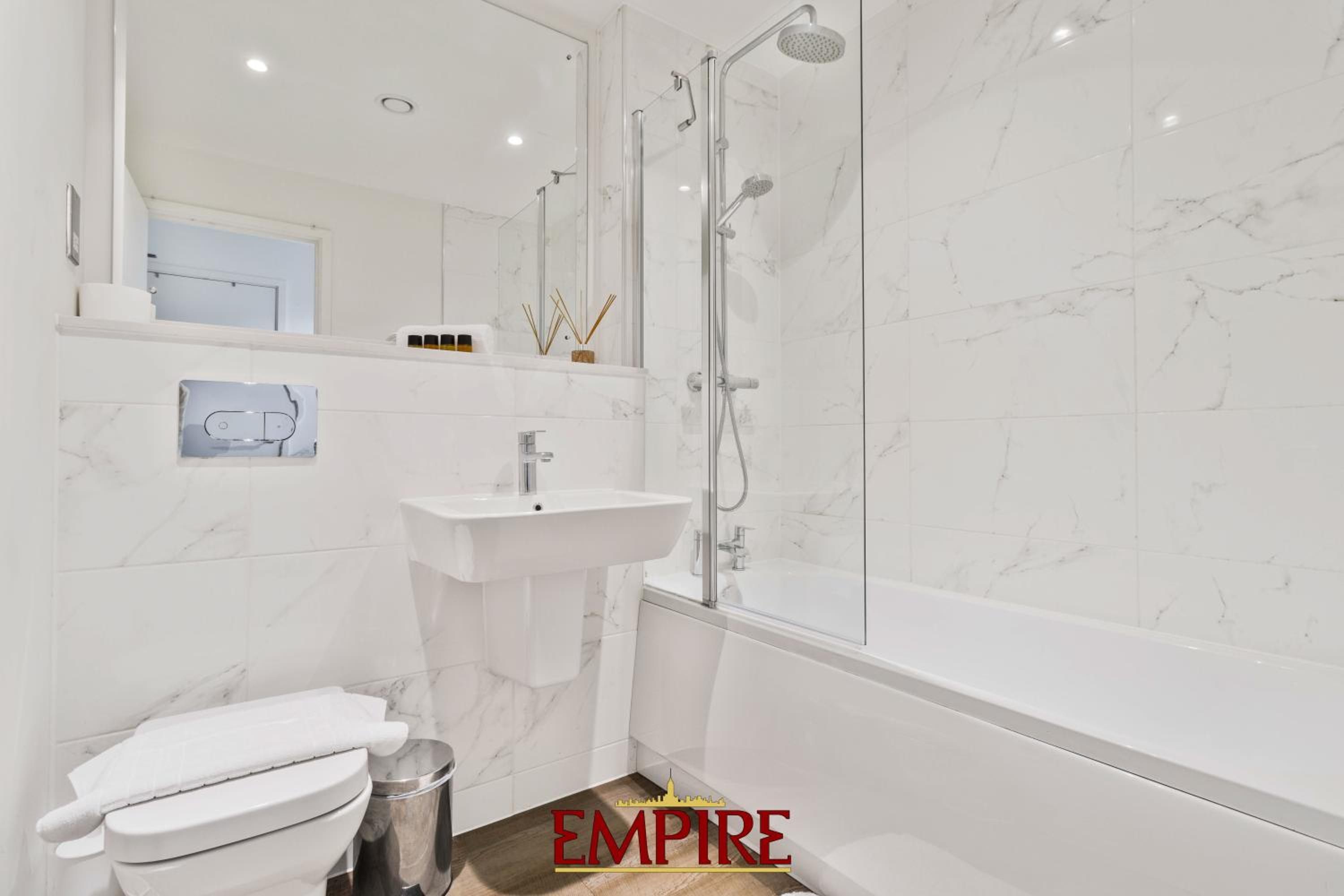 Lovely One Bedroom Apartment Broad Street!