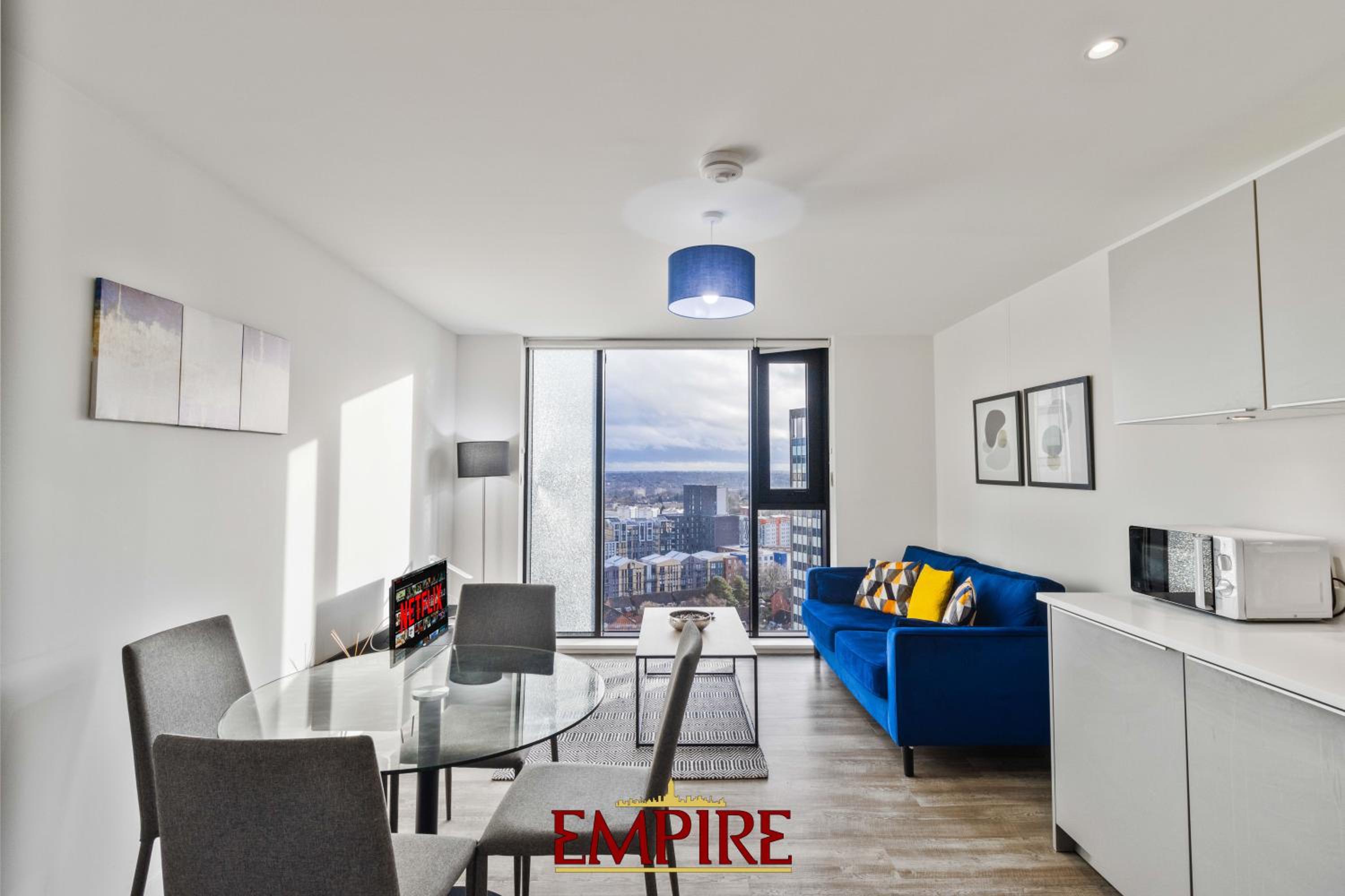 Lovely One Bedroom Apartment Broad Street!