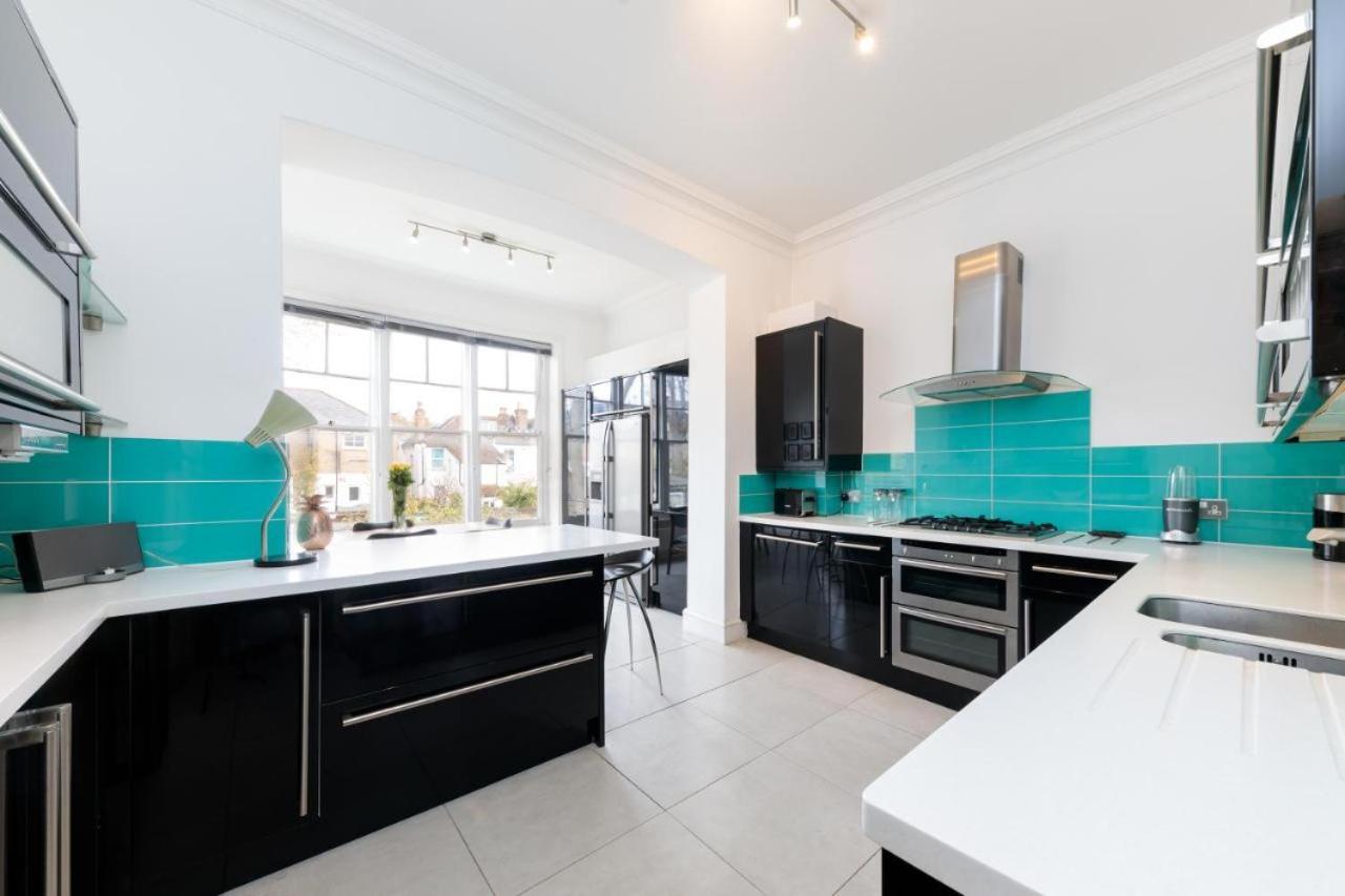 Bright & spacious modern 2 bedroom apartment