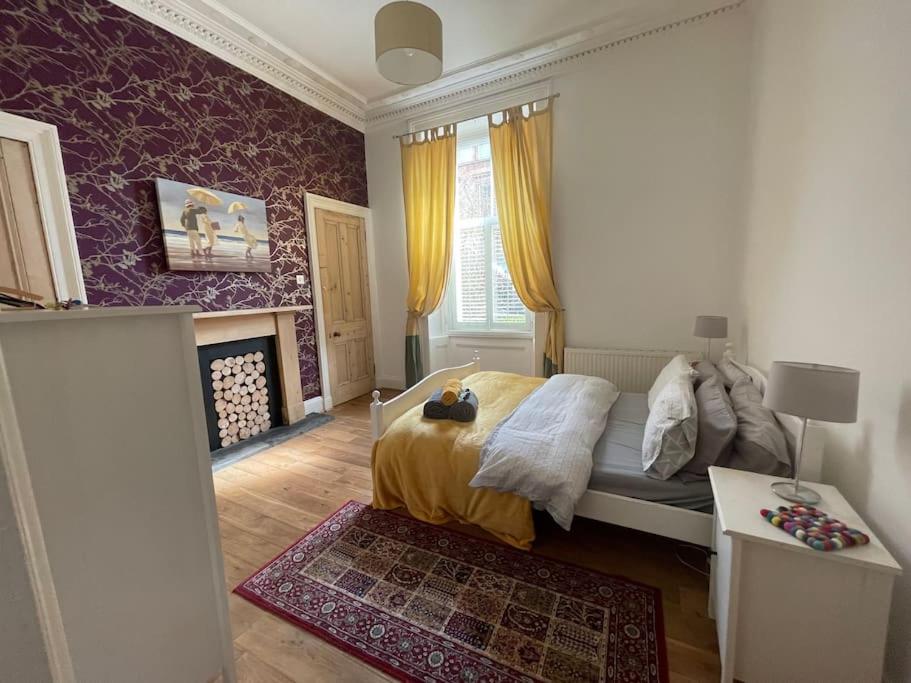 Stunning West End Flat! view 2