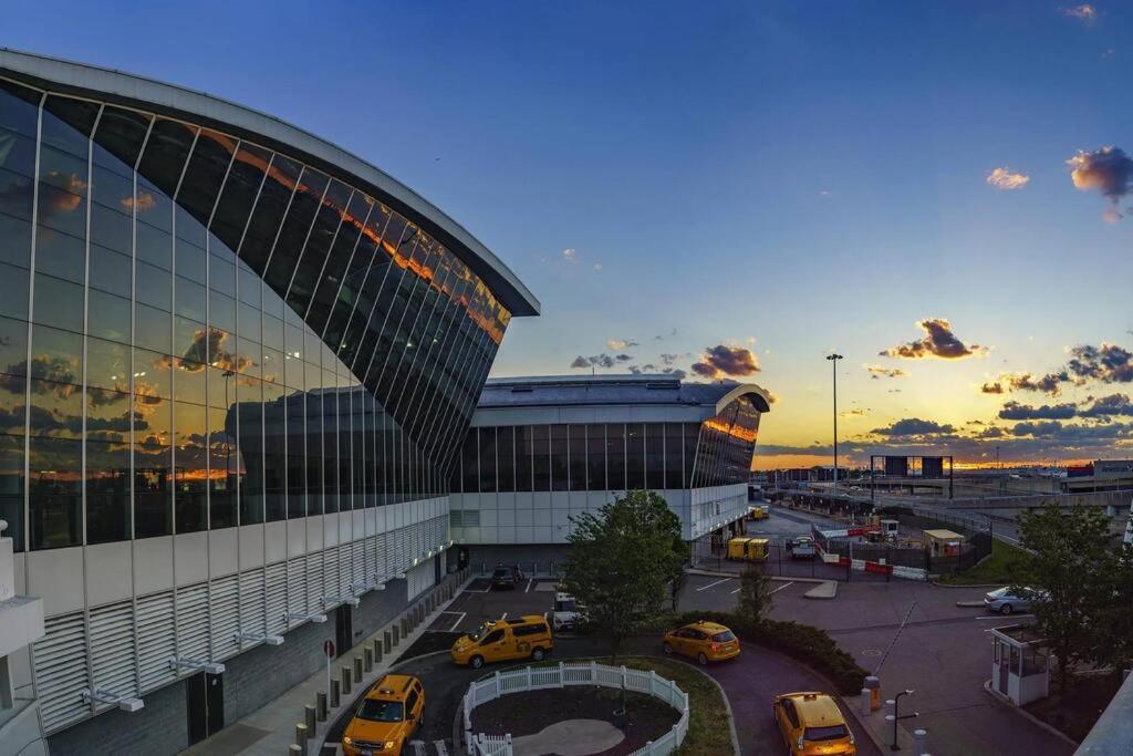 SWJ 5th - Perfect for Tourism: Near Train, Times Sq, Dining