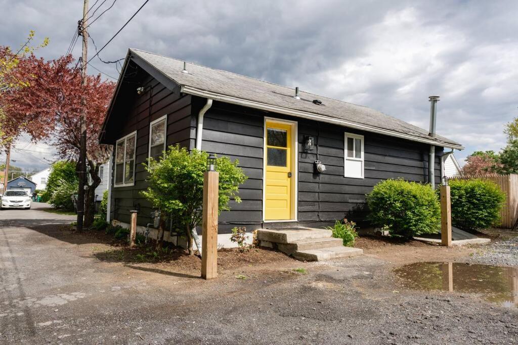 Kingston Vacations - Double The Fun II Two Houses and fire pit in shared yard - Property Image 1