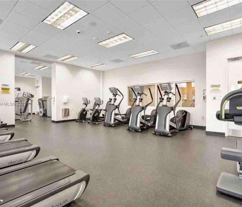 Brickell Center w/City & Bay View + FREE Parking!