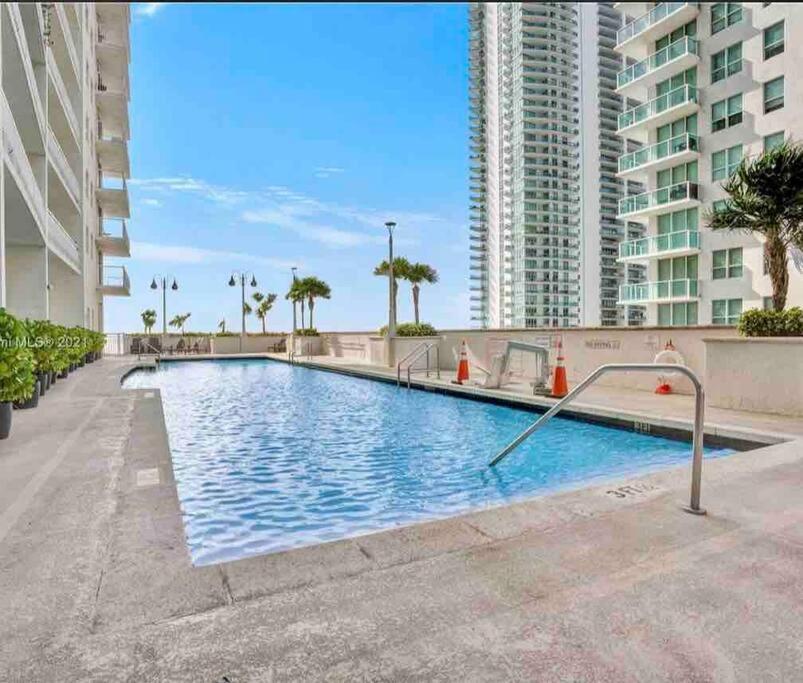 Brickell Center w/City & Bay View + FREE Parking!