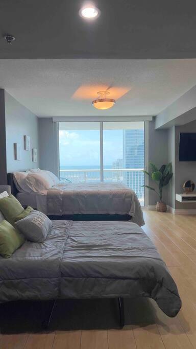 Brickell Center w/City & Bay View + FREE Parking!