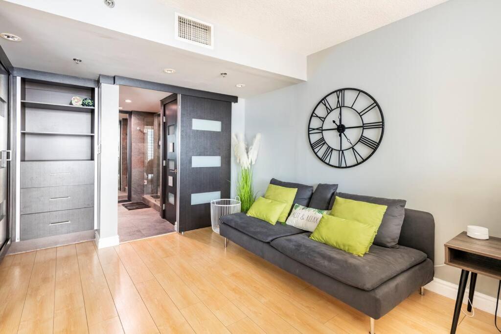 Brickell Center w/City & Bay View + FREE Parking!