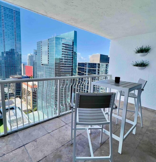 Brickell Center w/City & Bay View + FREE Parking!