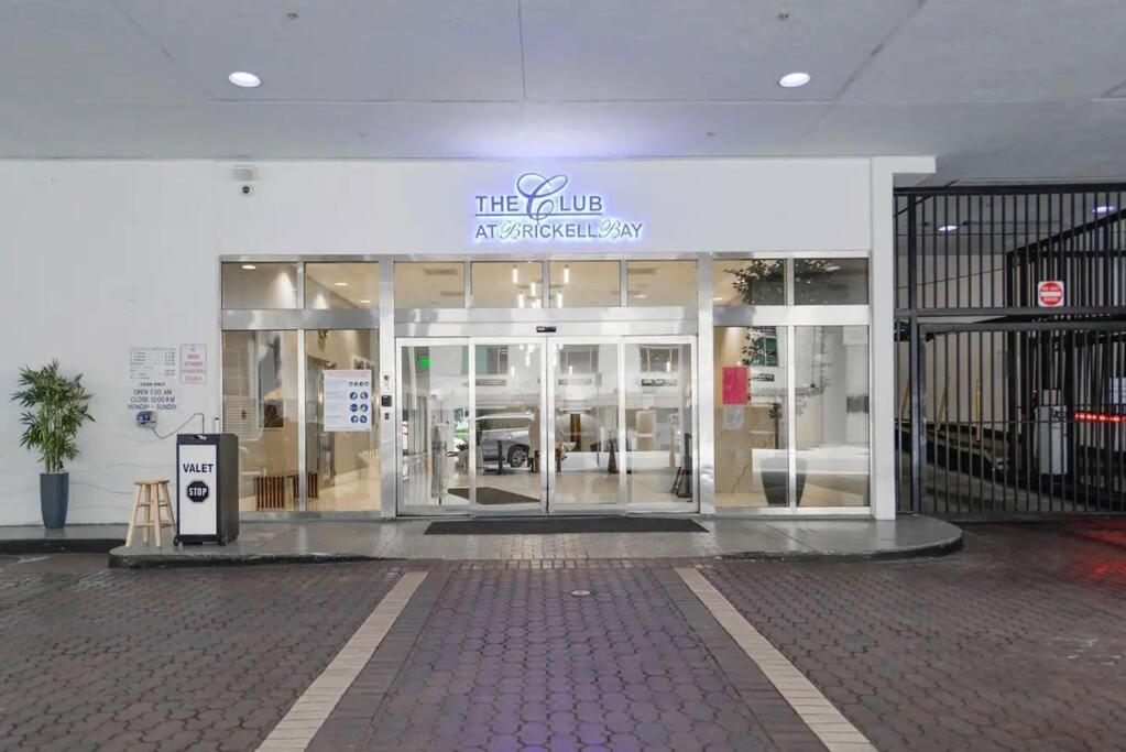 Brickell Center w/City & Bay View + FREE Parking!