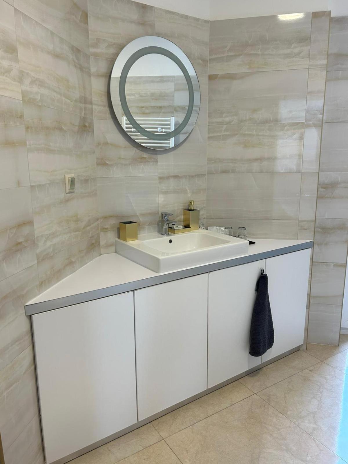 LEO Apartment FREE PARKING - President Palace