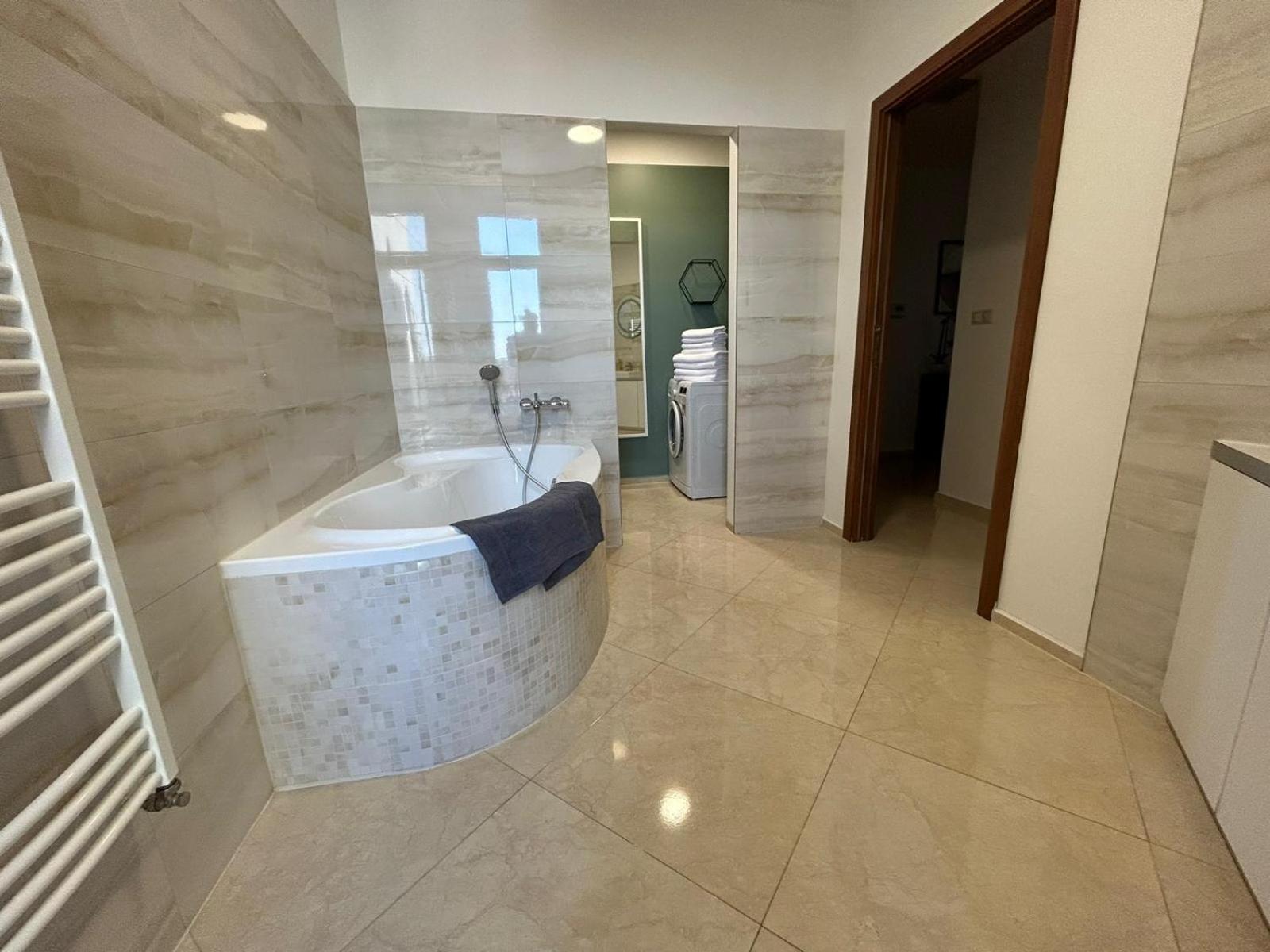 LEO Apartment FREE PARKING - President Palace