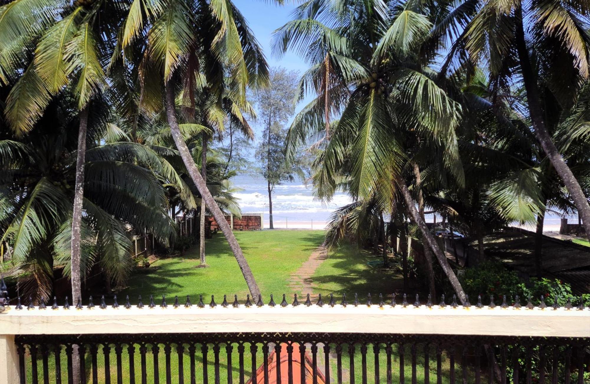 Beautiful Beach Front Villa - Beach Castle Homestay