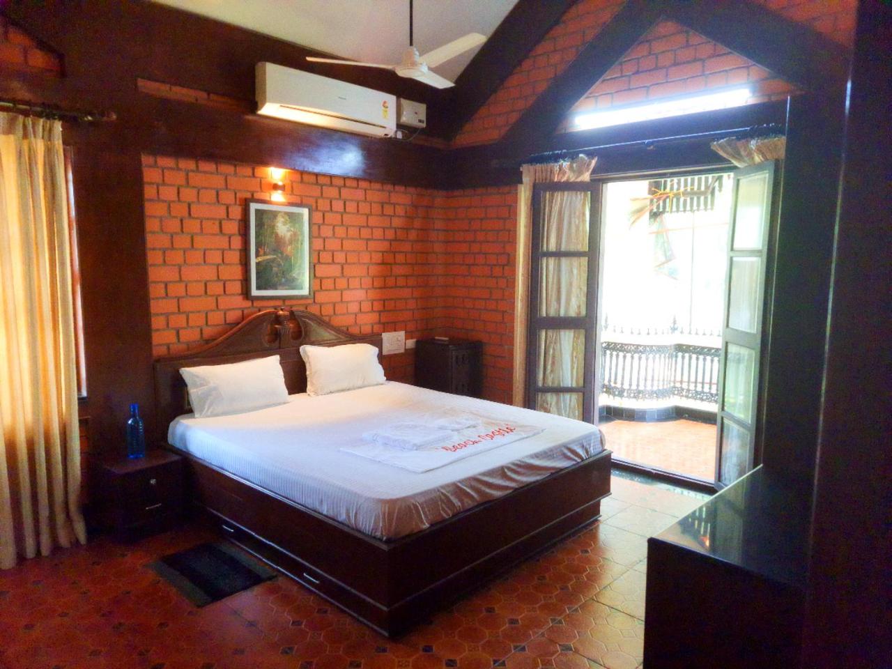 Beautiful Beach Front Villa - Beach Castle Homestay