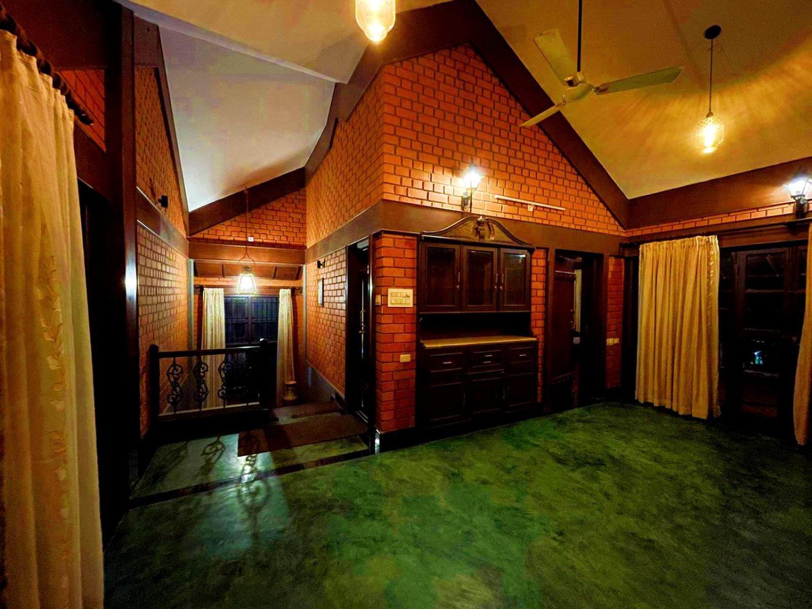 Beautiful Beach Front Villa - Beach Castle Homestay