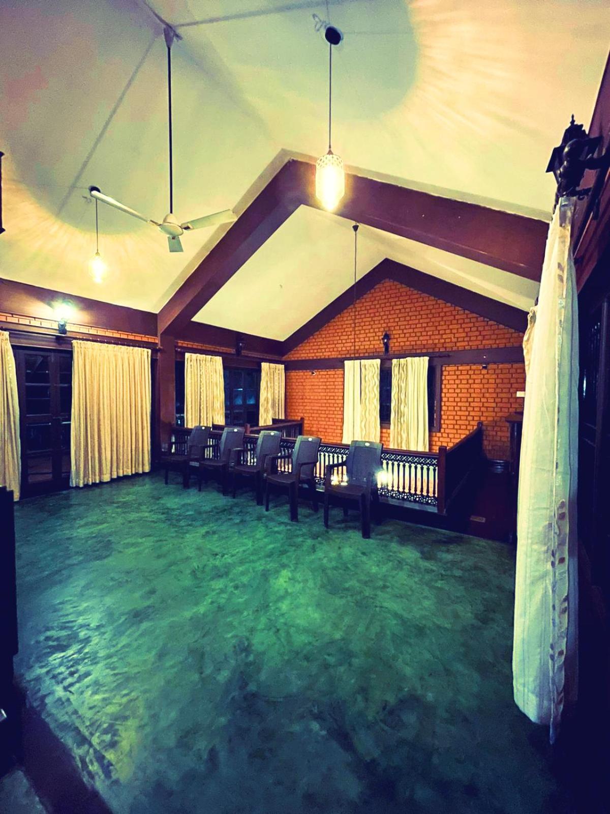 Beautiful Beach Front Villa - Beach Castle Homestay