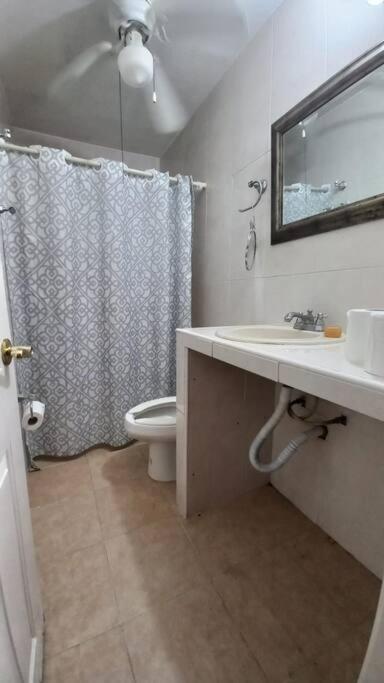 Hermoso depa de 2 recamaras en la zona dorada view 3