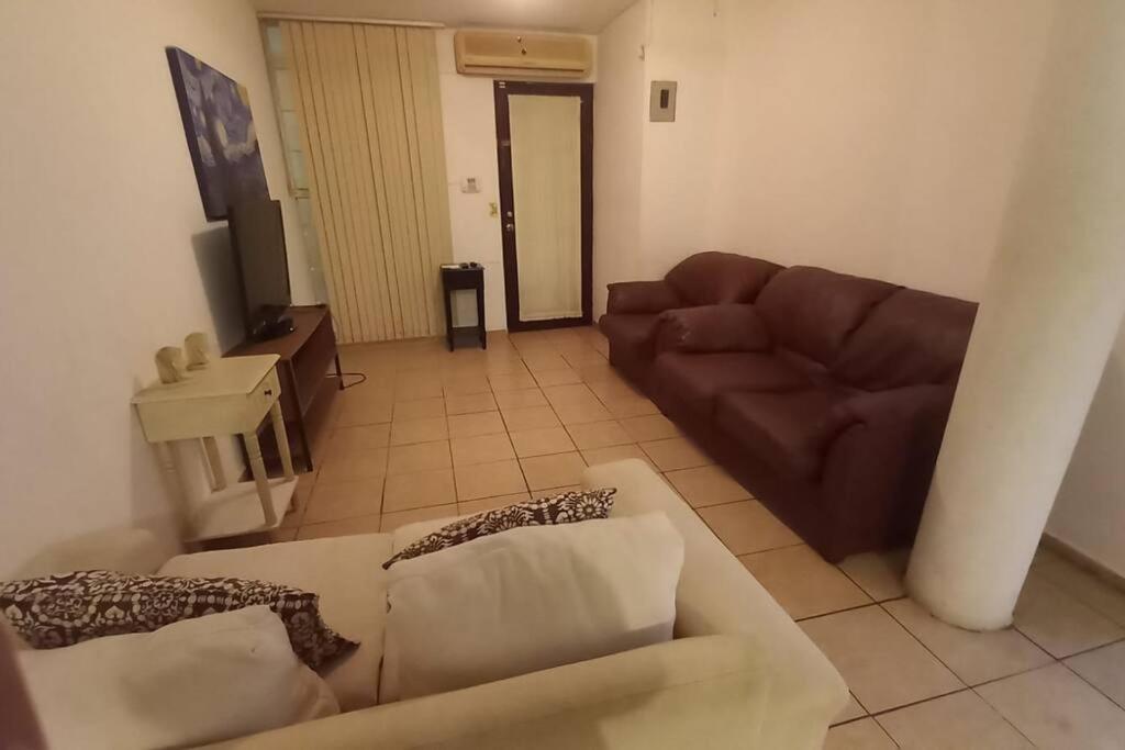 Hermoso depa de 2 recamaras en la zona dorada view 4