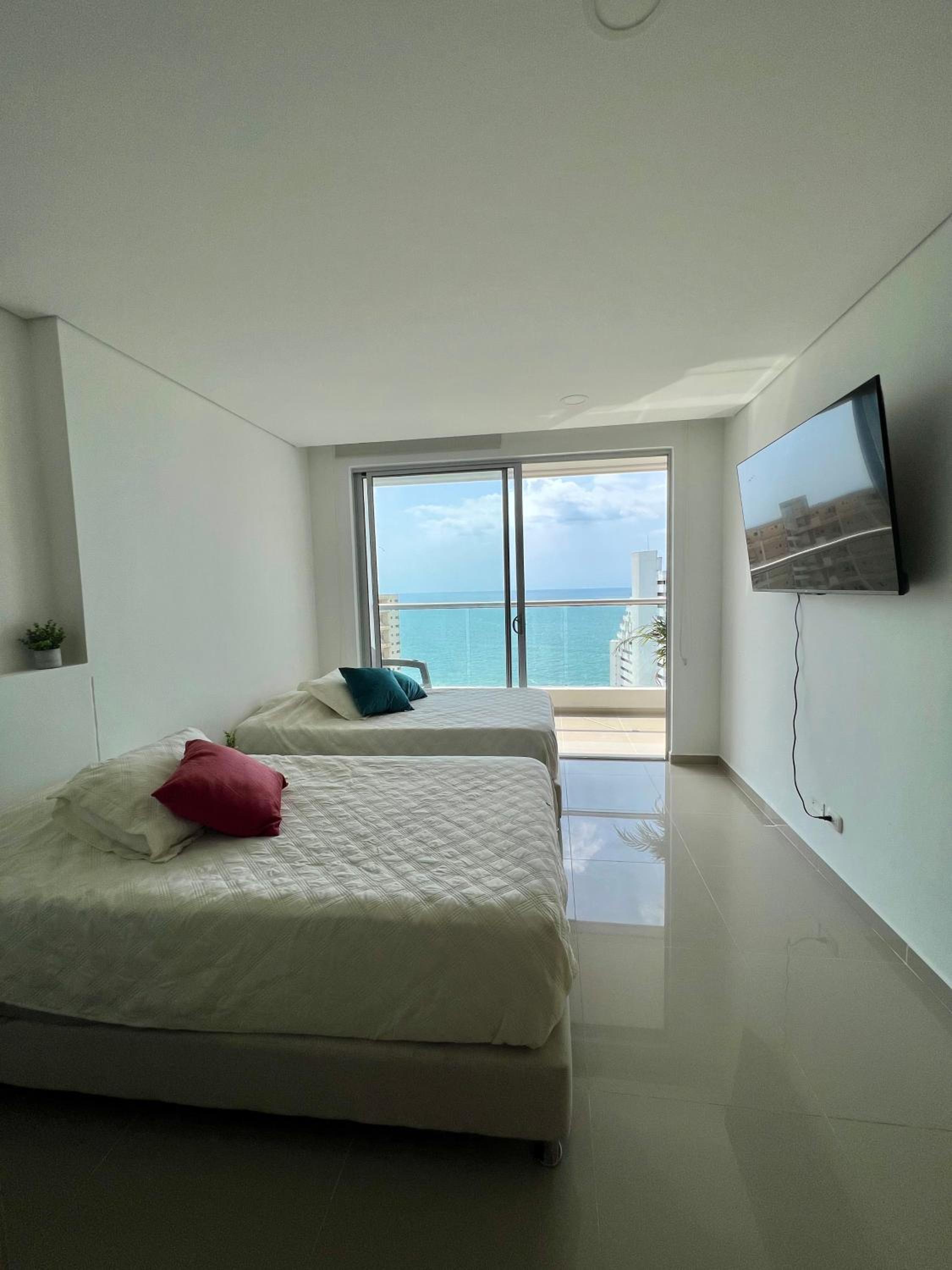 Apartamento Moderno y lujoso con vista al mar Piso 1903 - cerca a ciudad amurallada