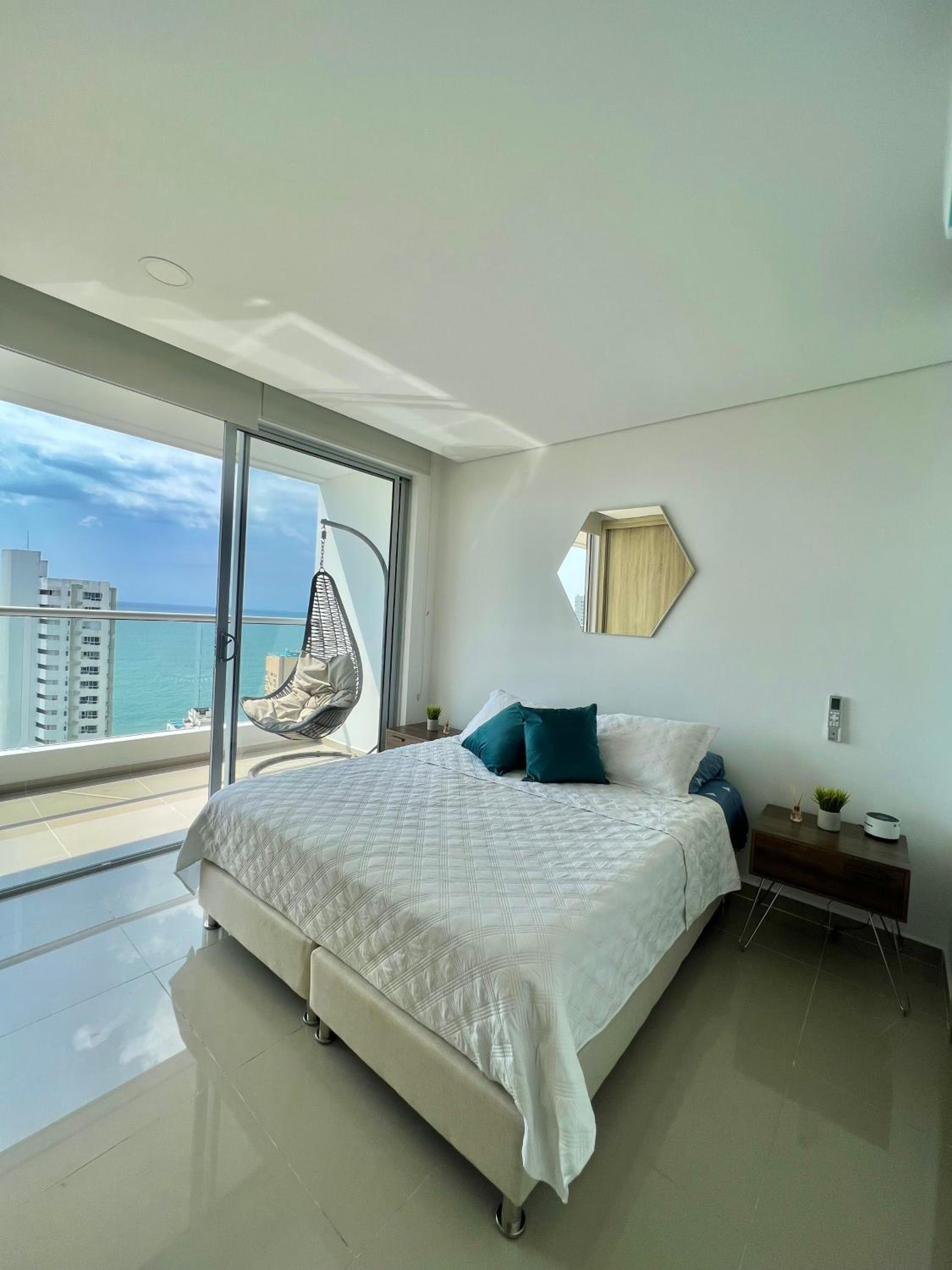 Apartamento Moderno y lujoso con vista al mar Piso 1903 - cerca a ciudad amurallada
