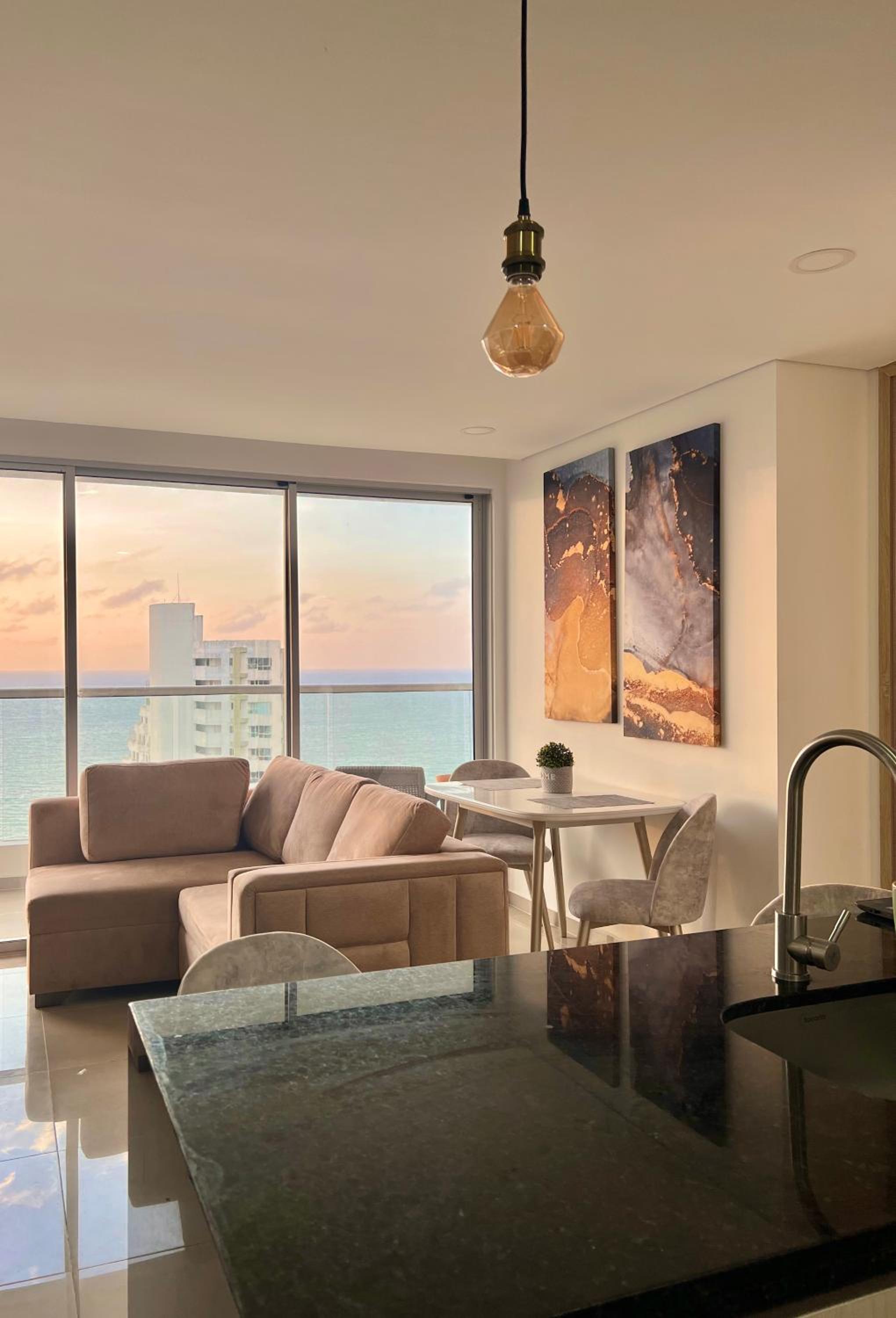 Apartamento Moderno y lujoso con vista al mar Piso 1903 - cerca a ciudad amurallada