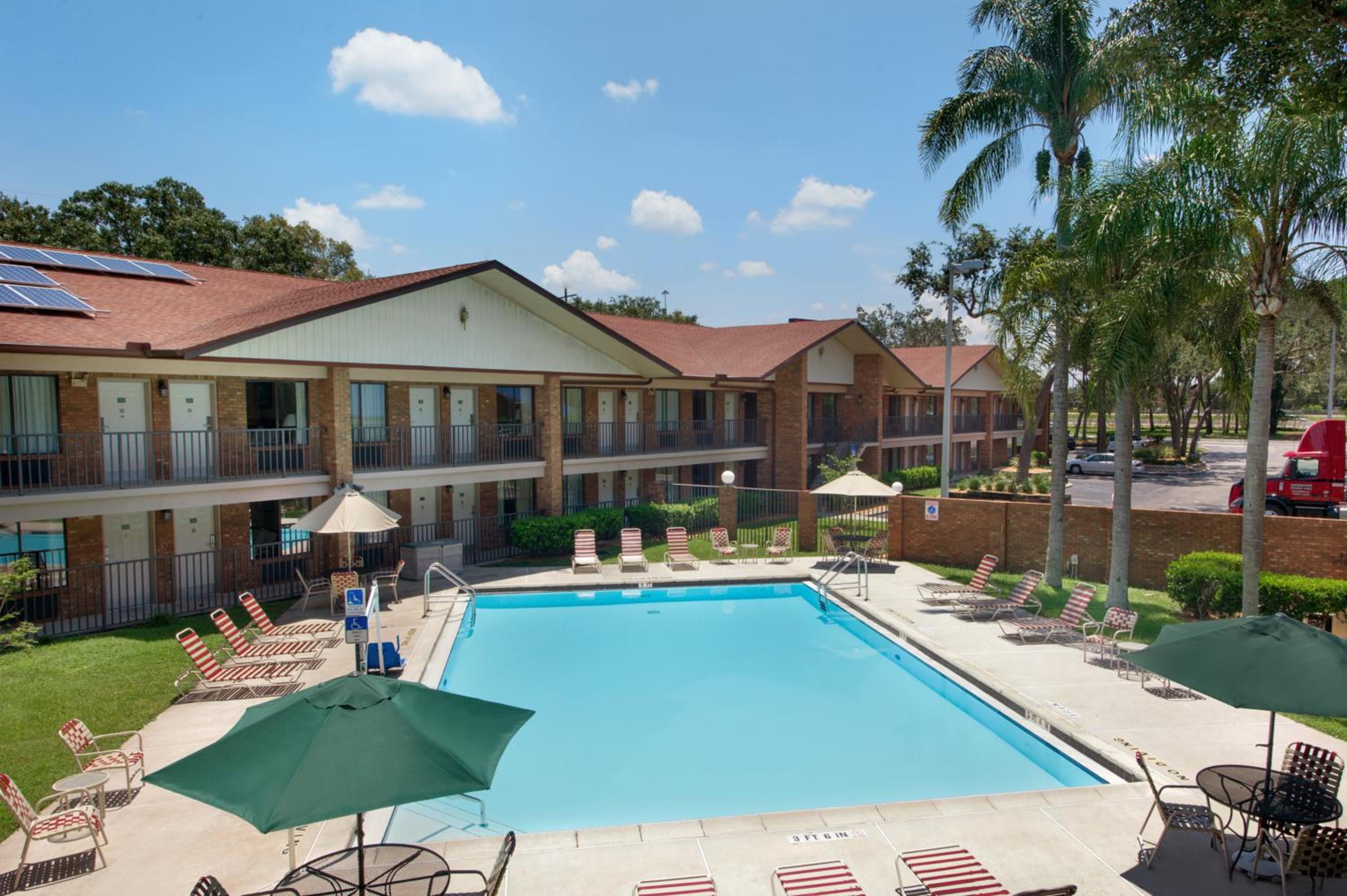 Tampa Bay Area Vacations - Ramada by Wyndham Temple Terrace/Tampa North - Property Image 1
