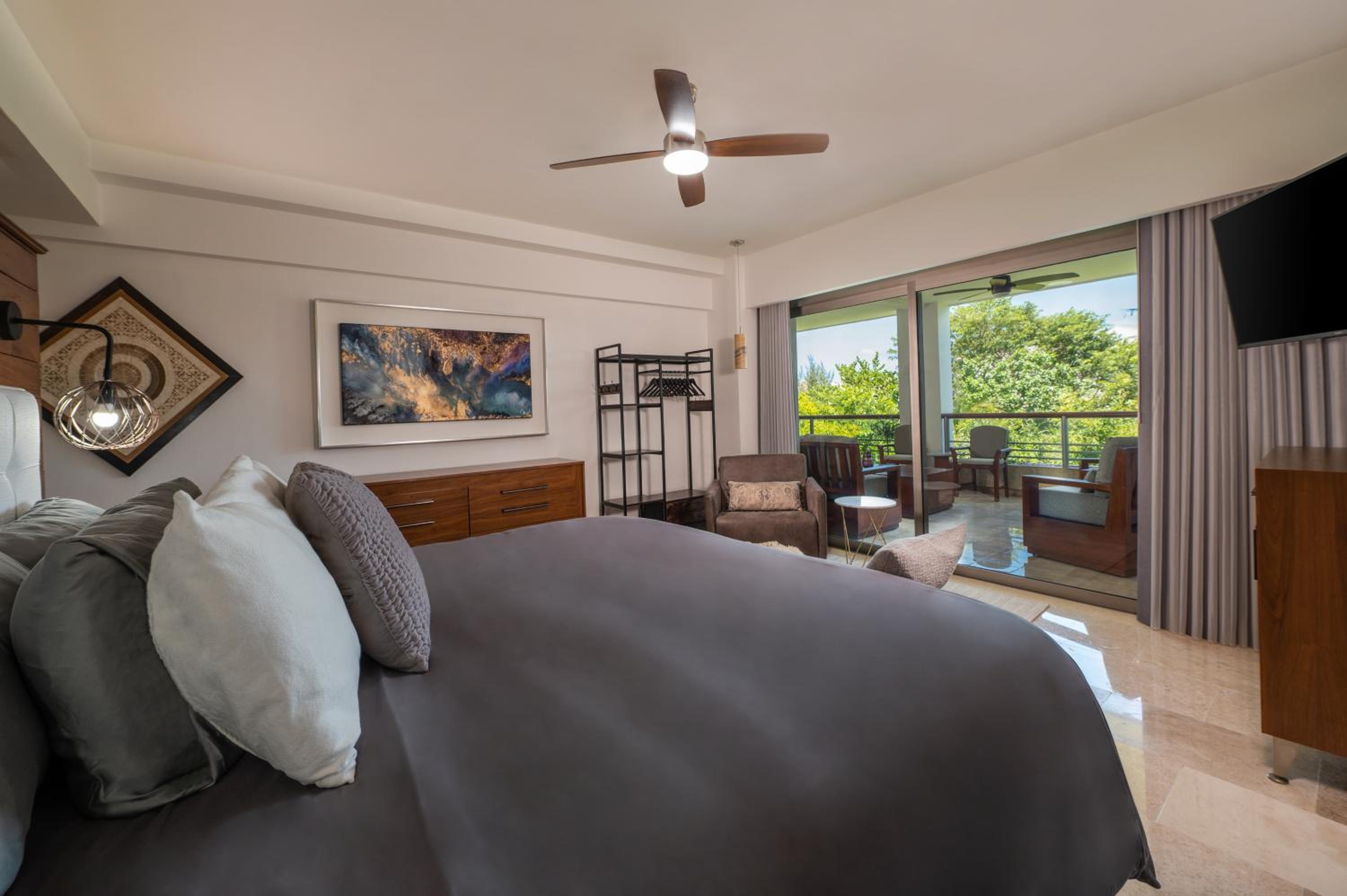 Beautiful apartment by the beach!