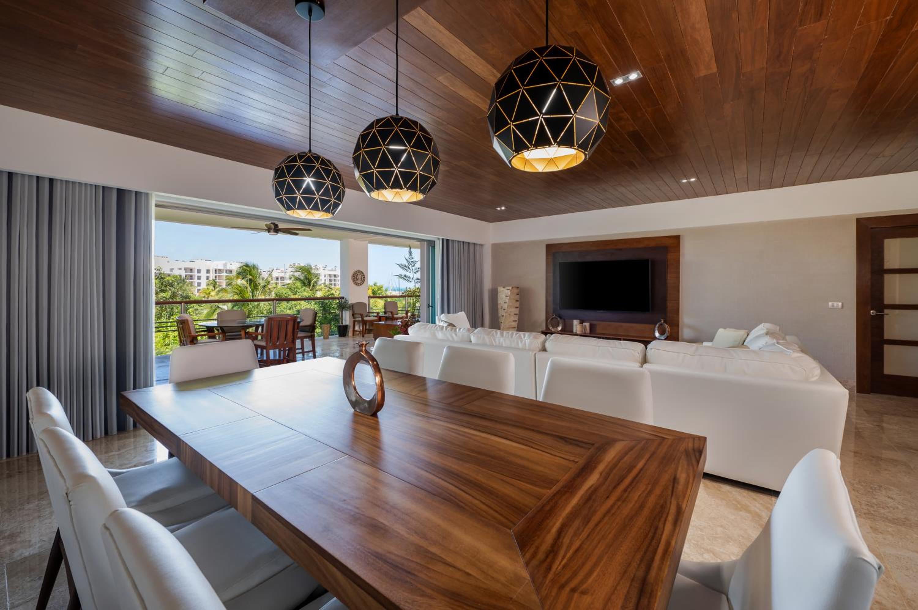 Beautiful apartment by the beach!