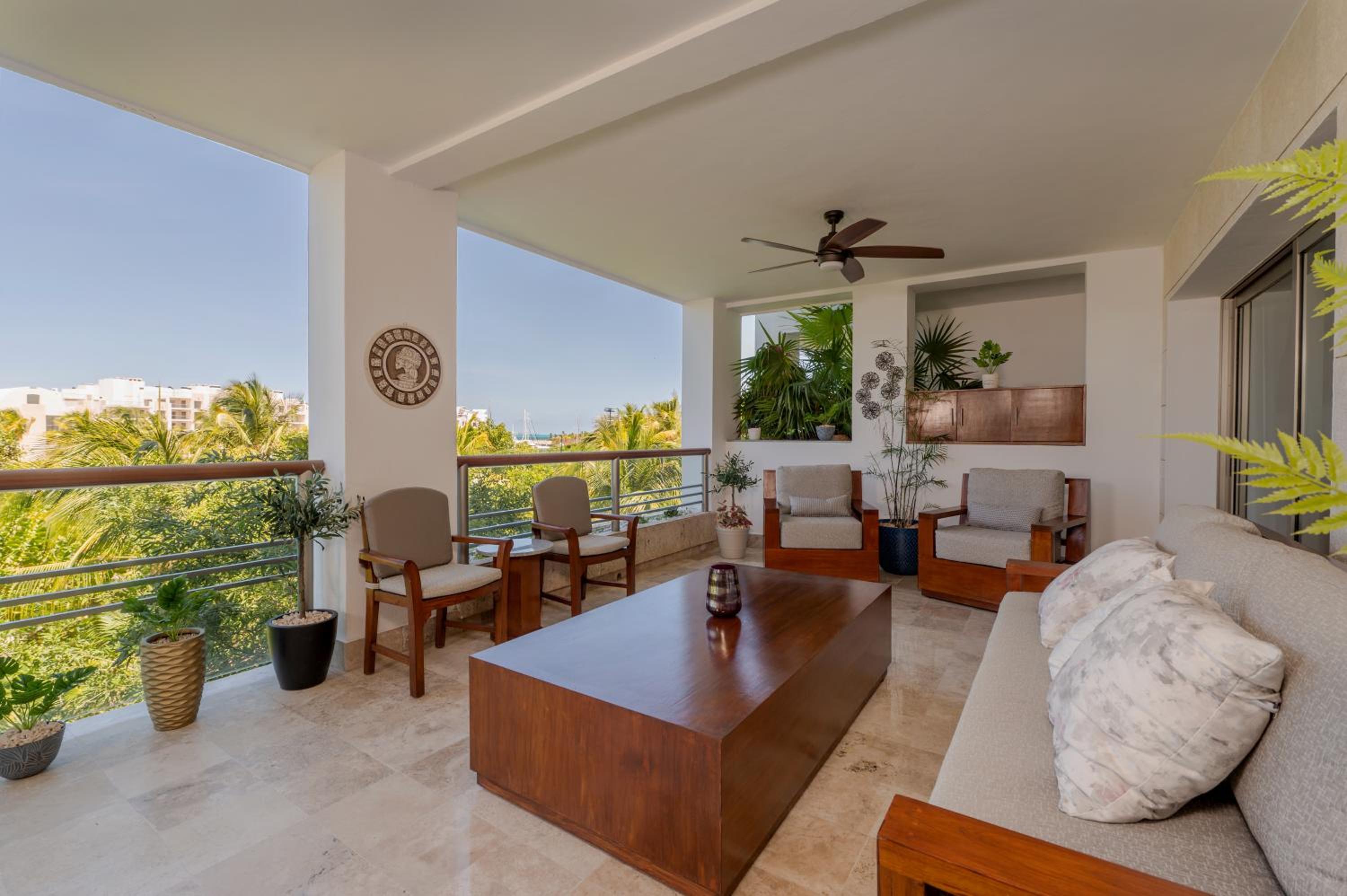Beautiful apartment by the beach!