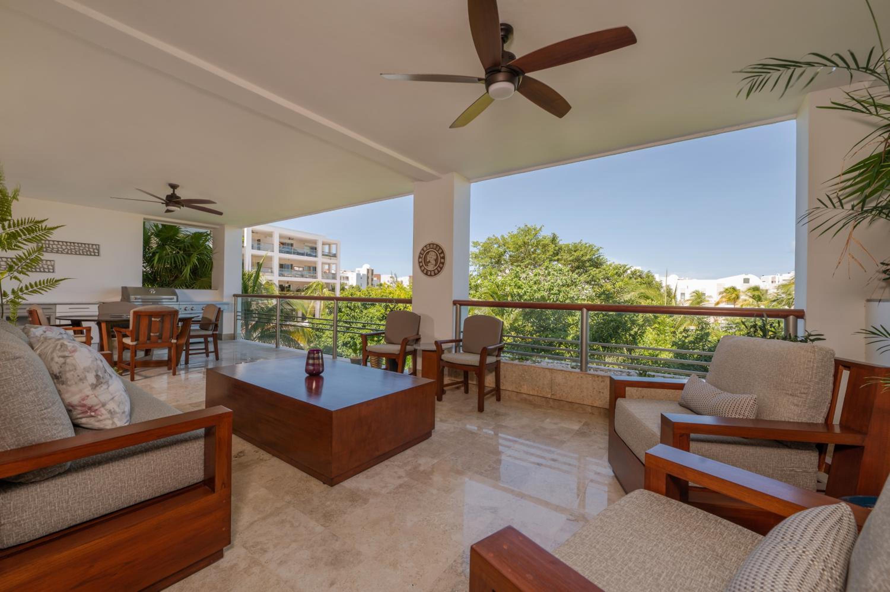 Beautiful apartment by the beach!