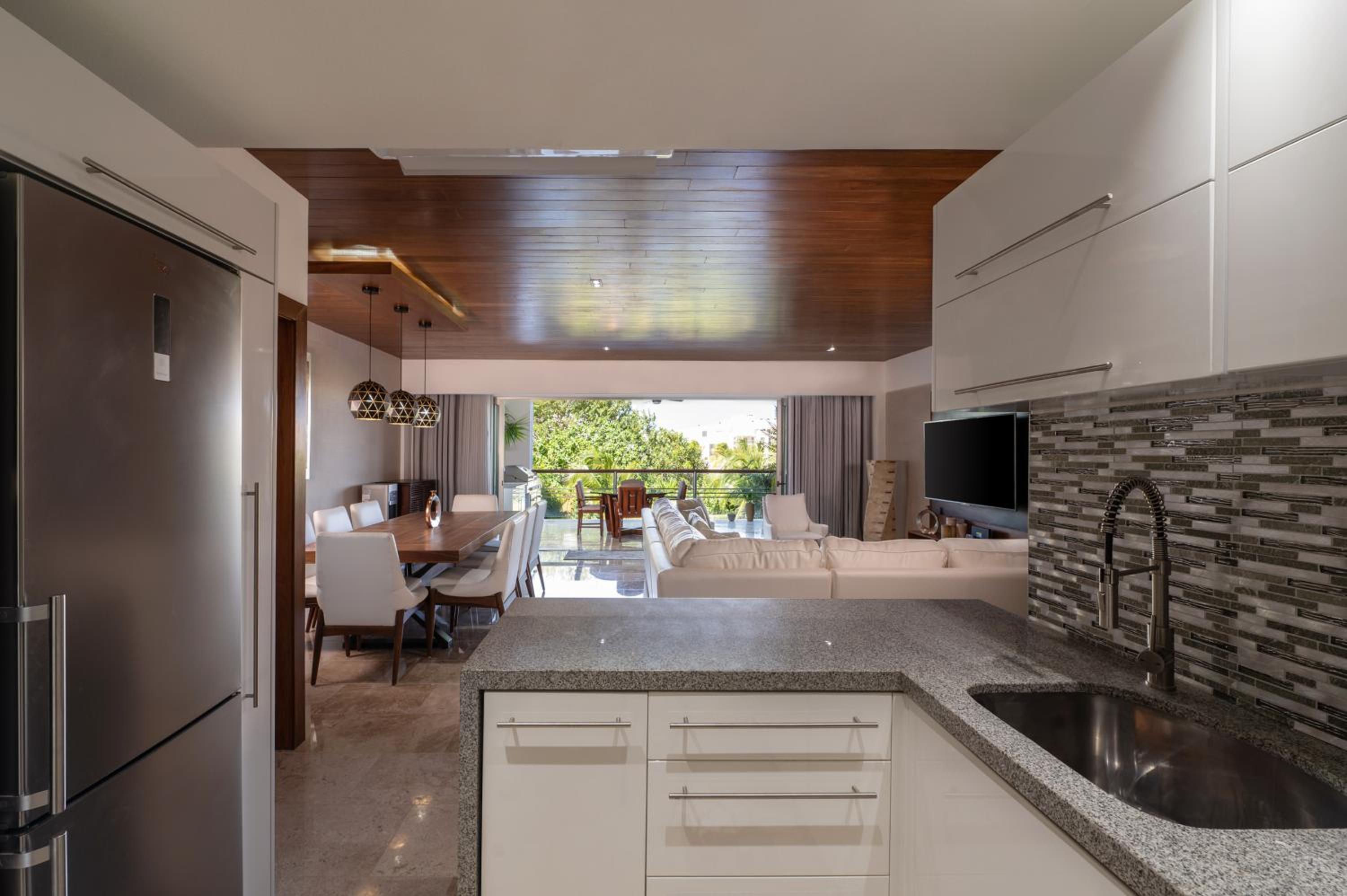 Beautiful apartment by the beach!