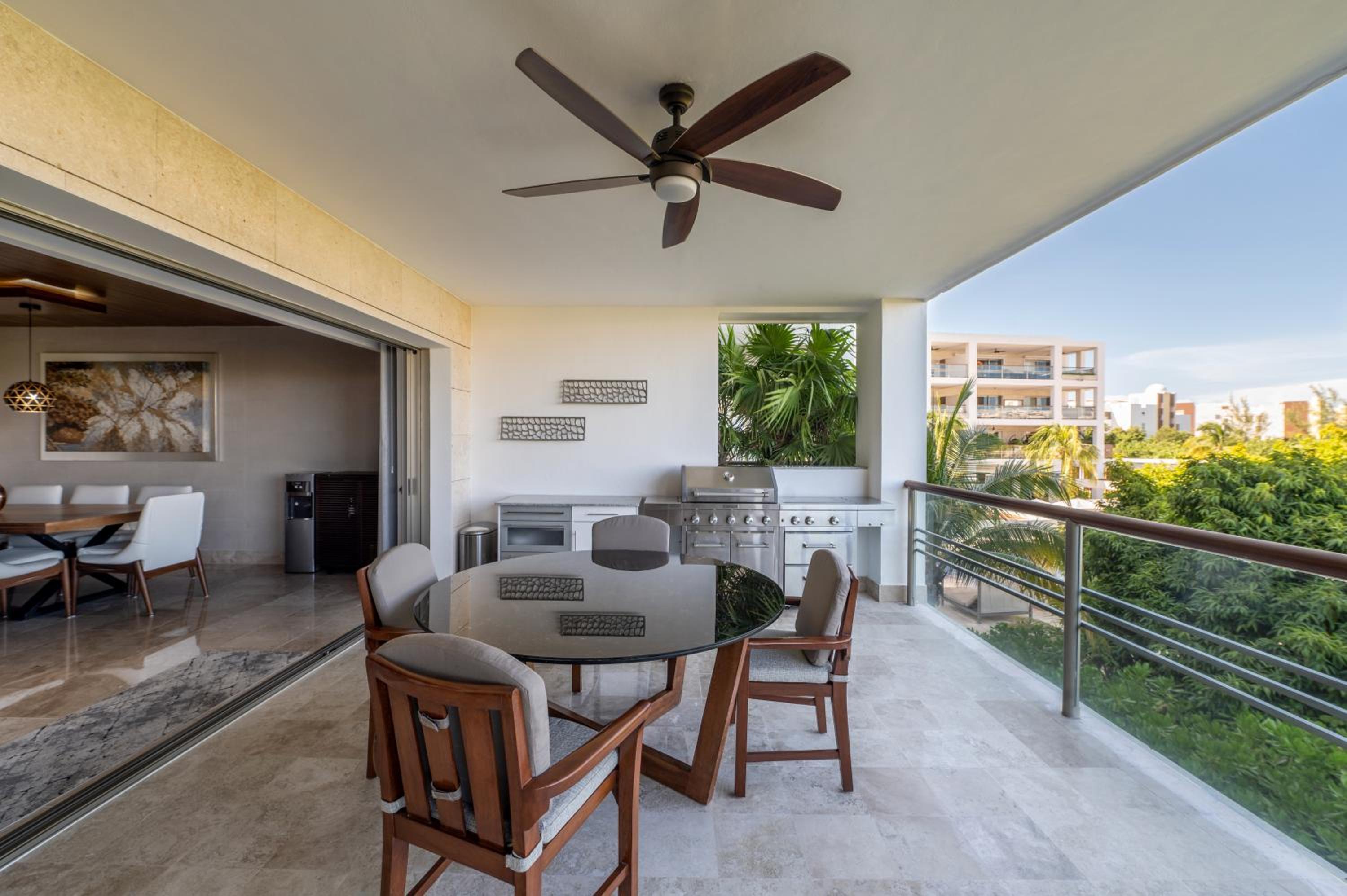 Beautiful apartment by the beach!