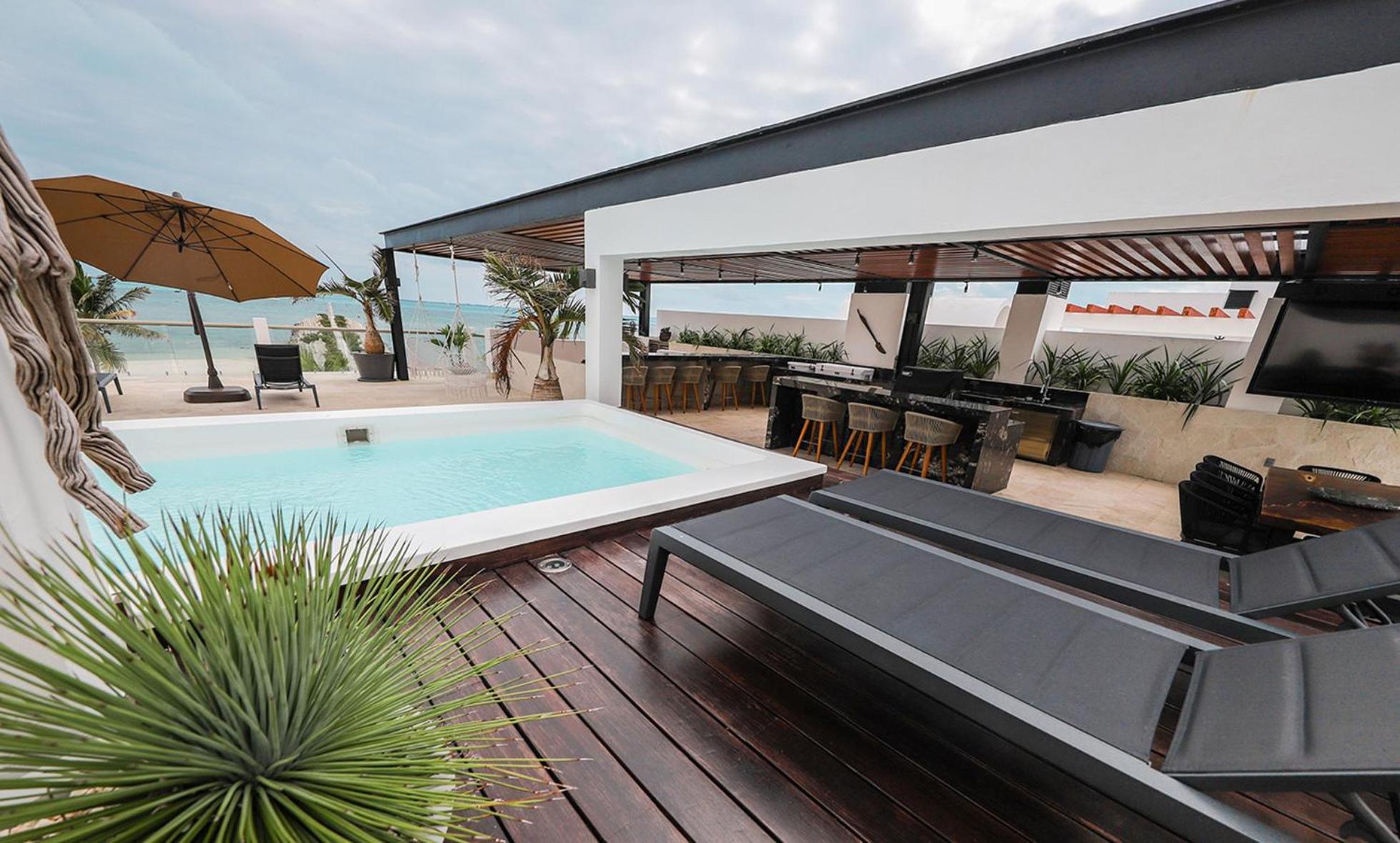 Beautiful apartment by the beach!