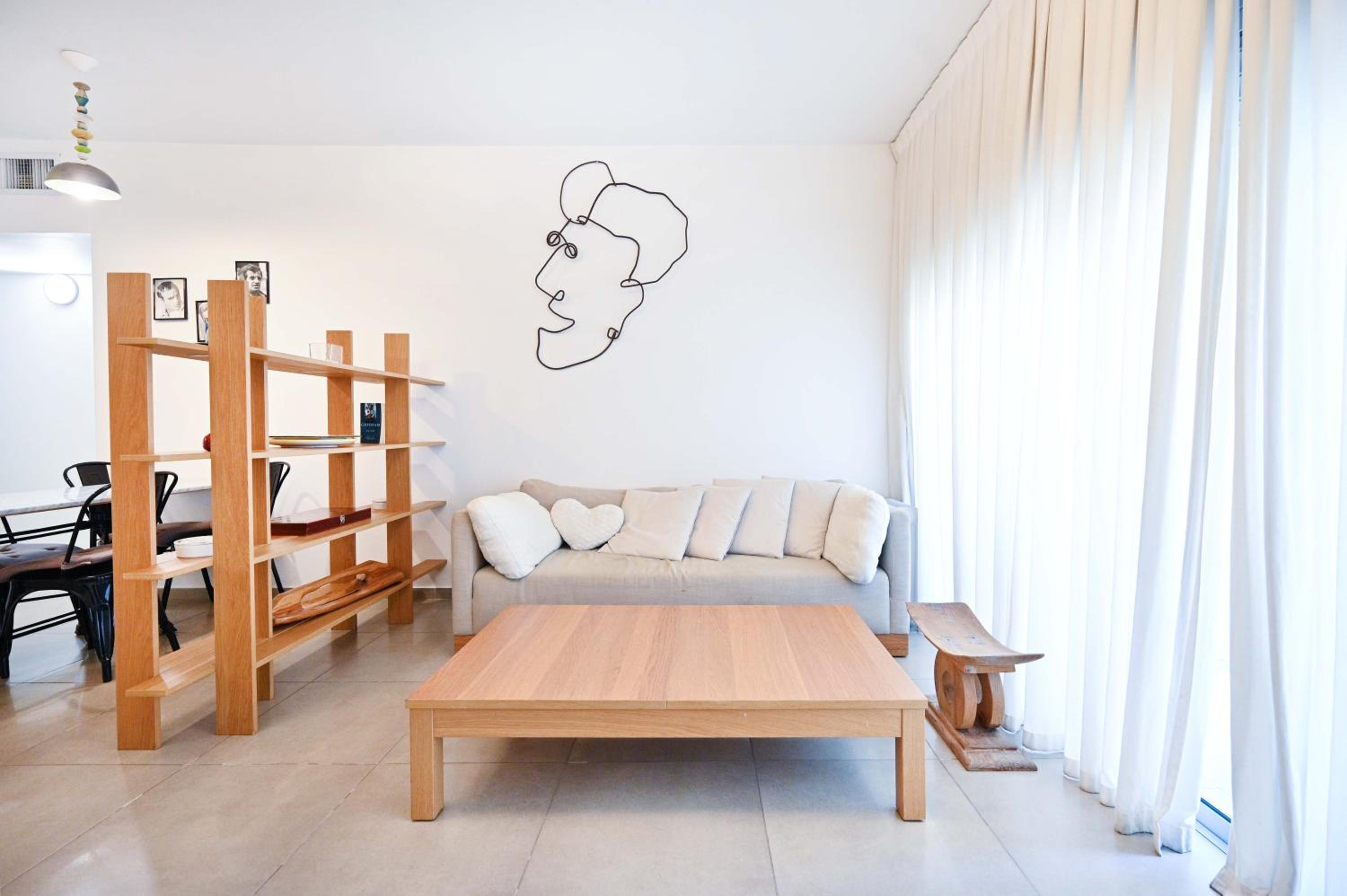 Urban 3-BR in Sirkin by HolyGuest