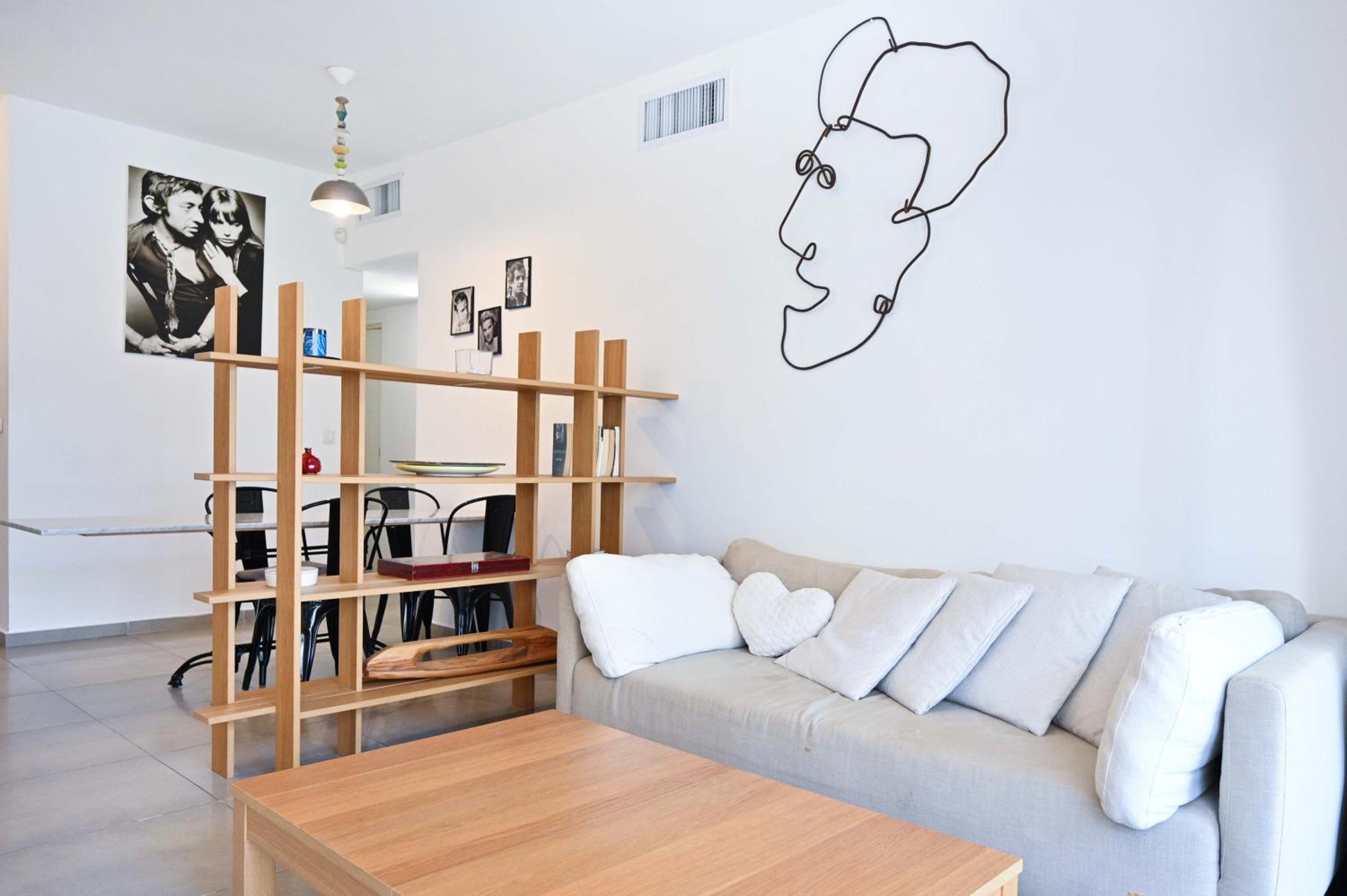 Urban 3-BR in Sirkin by HolyGuest