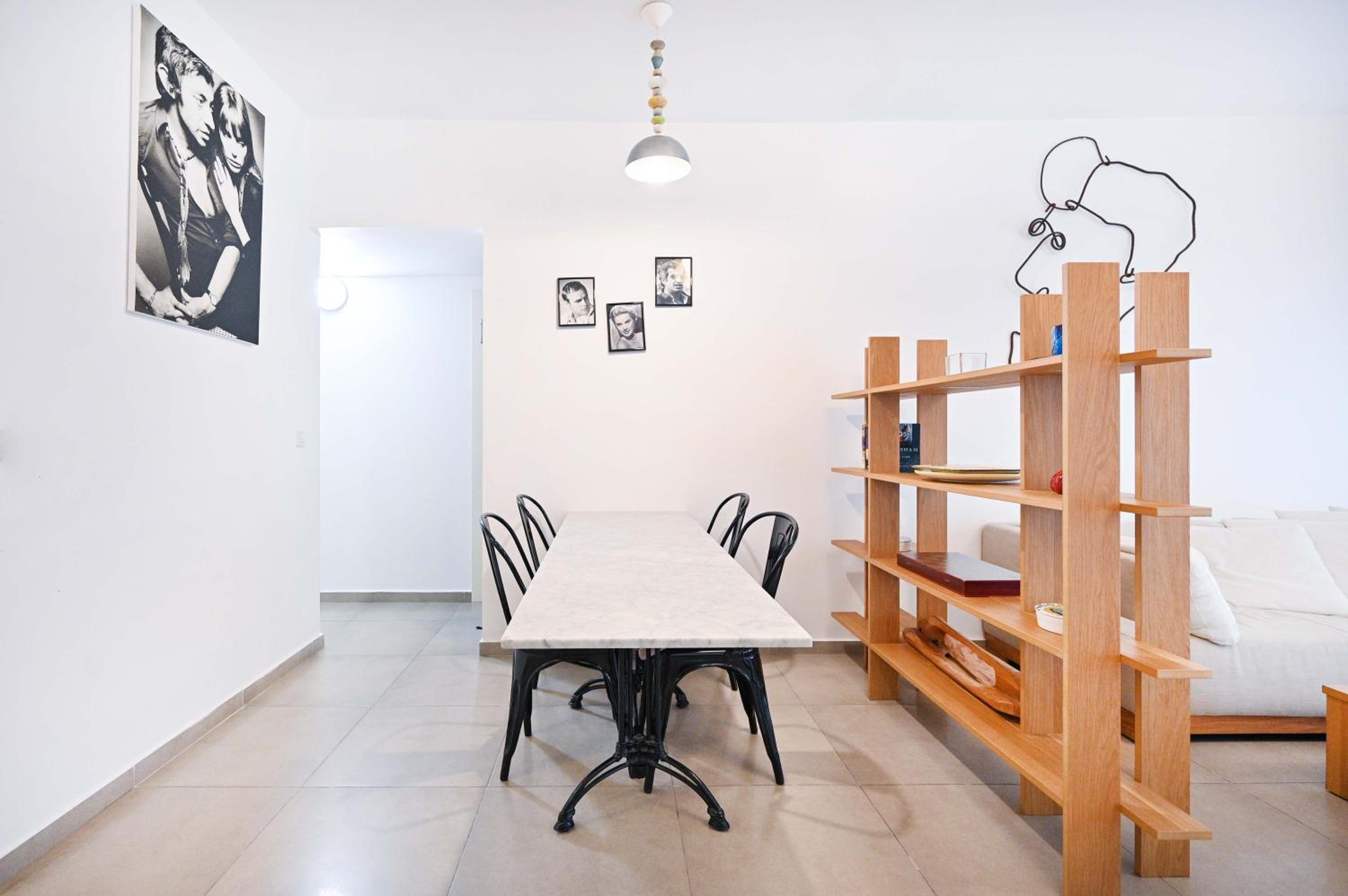 Urban 3-BR in Sirkin by HolyGuest