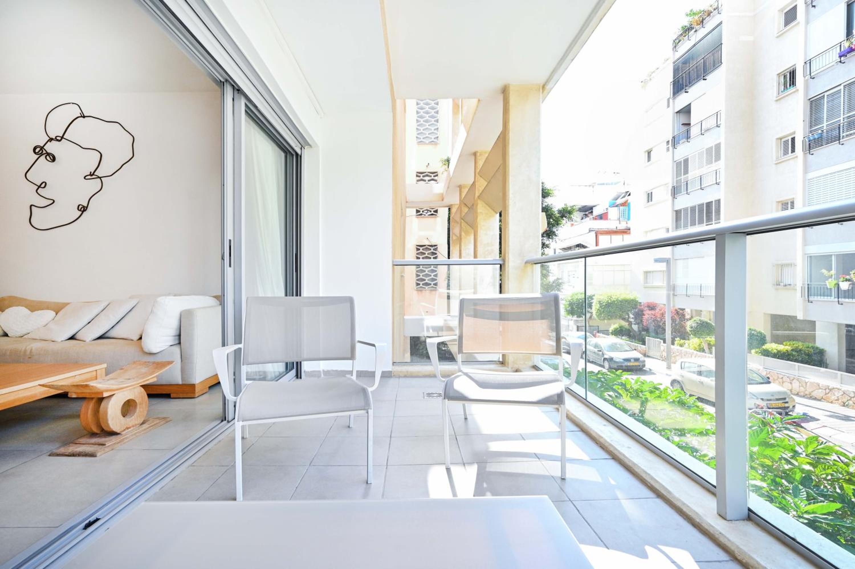 Urban 3-BR in Sirkin by HolyGuest