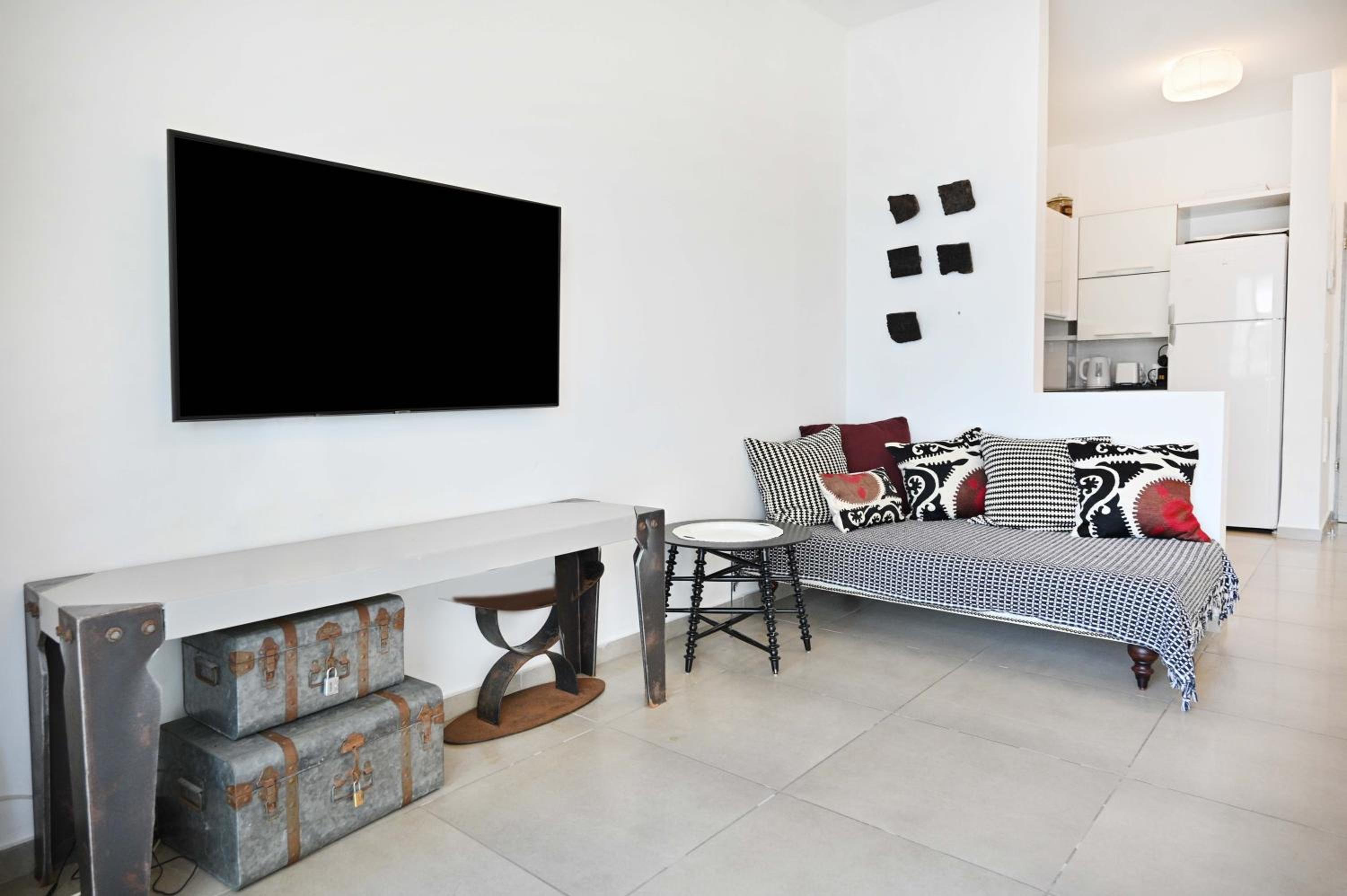Urban 3-BR in Sirkin by HolyGuest