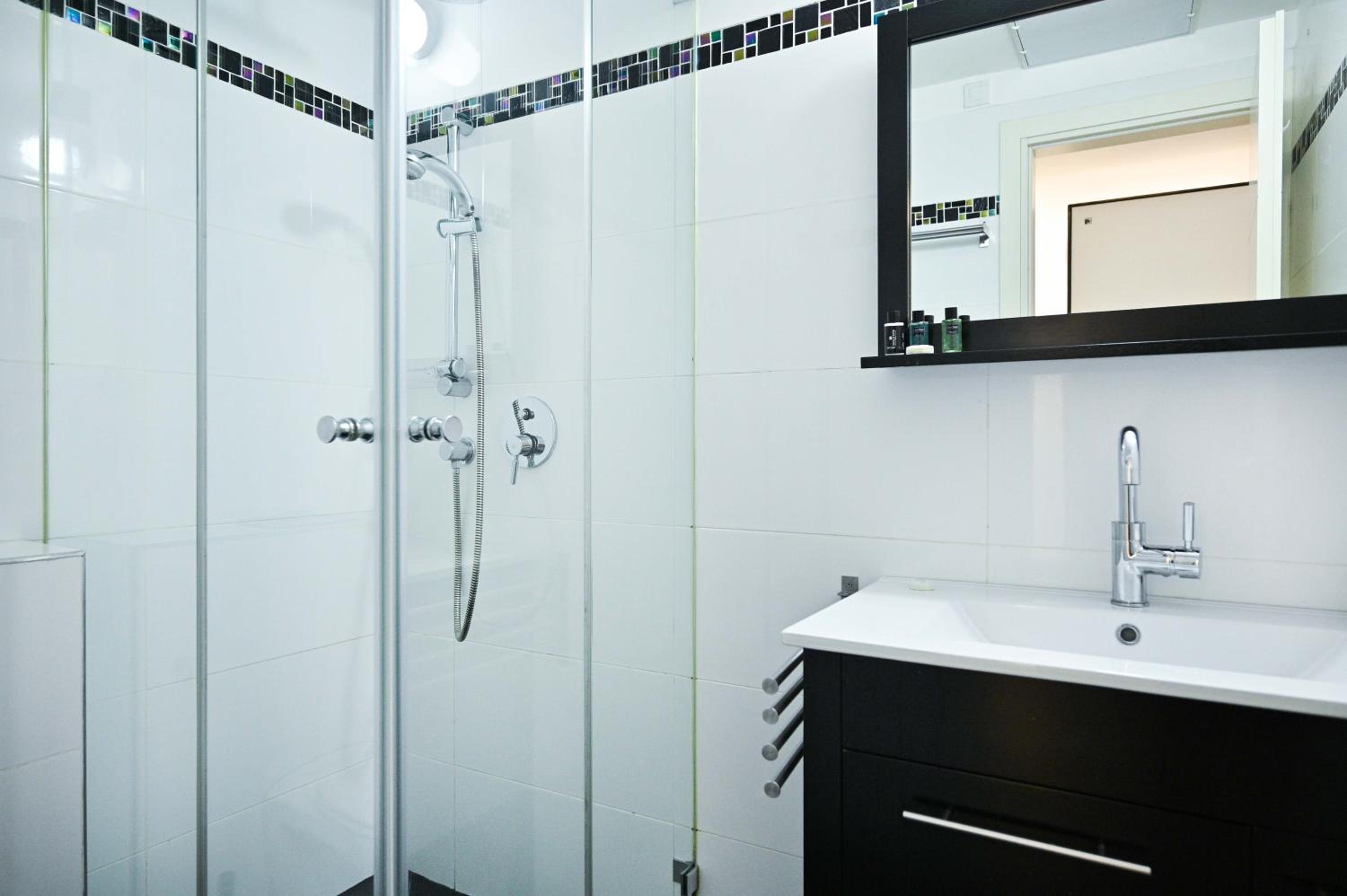 Urban 3-BR in Sirkin by HolyGuest