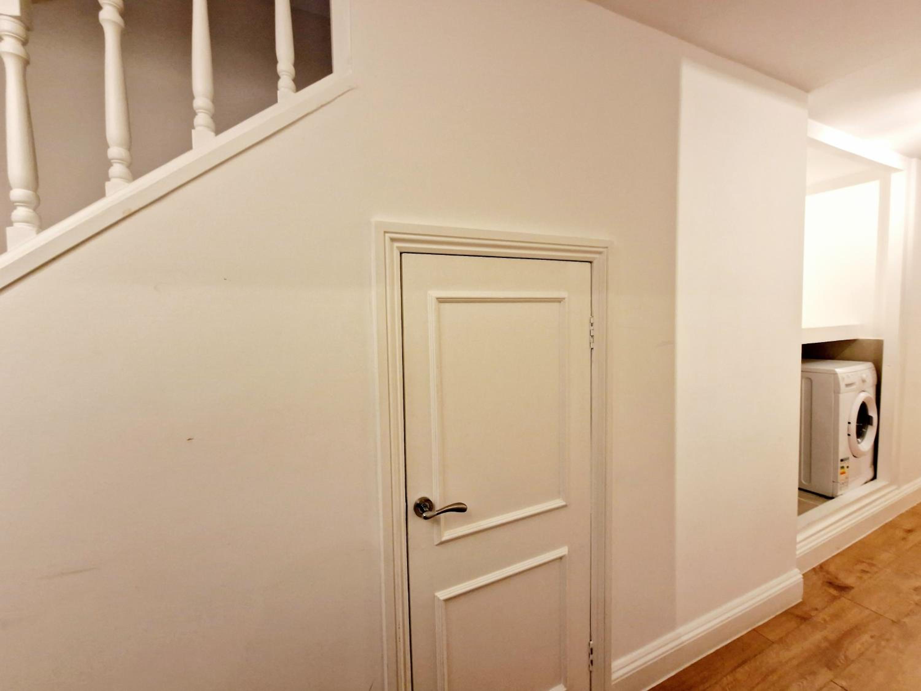Stunning Hyde Park Home, Ground Floor Maisonette, Duplex, near Tube Metro Stations