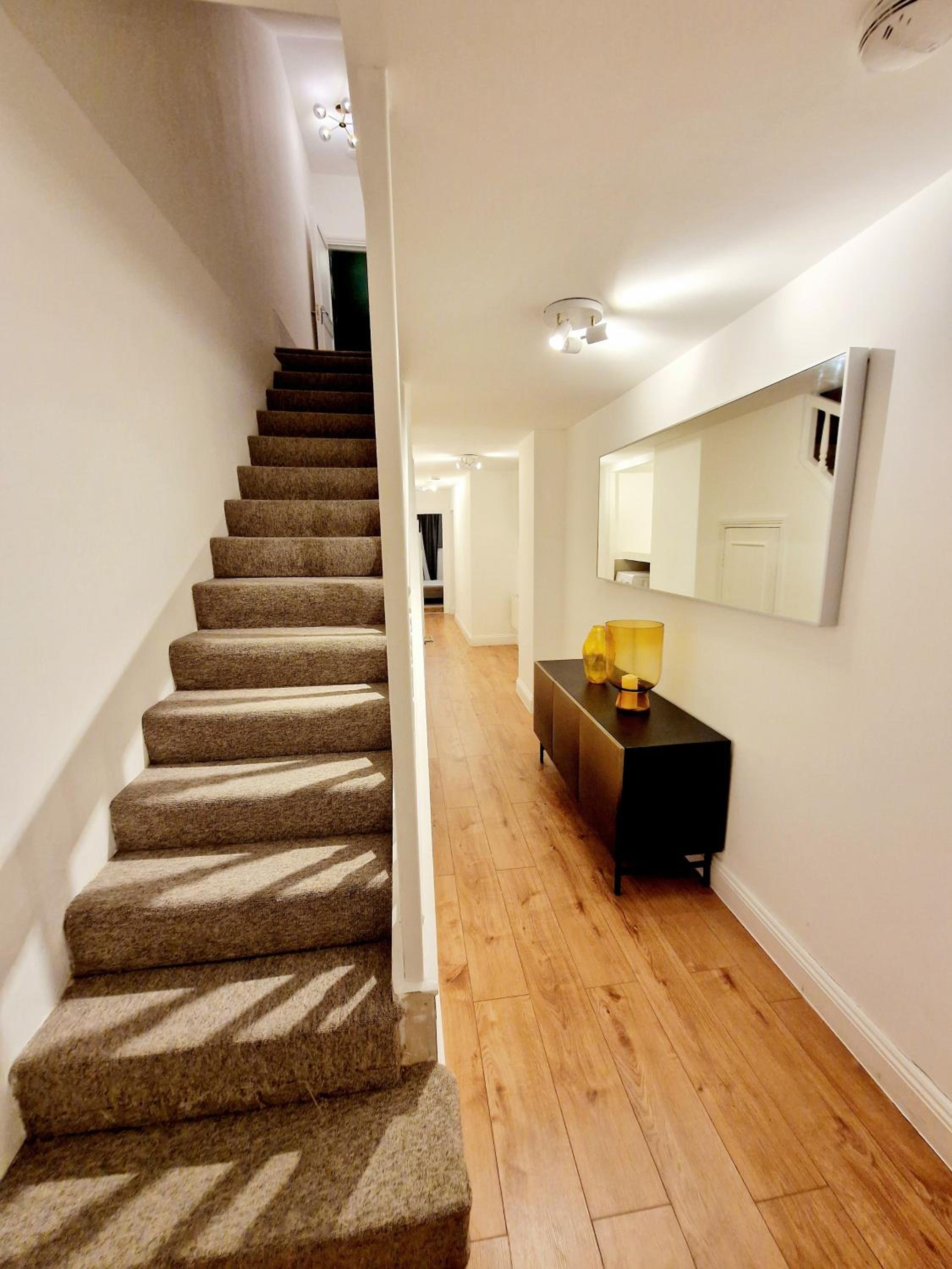 Stunning Hyde Park Home, Ground Floor Maisonette, Duplex, near Tube Metro Stations