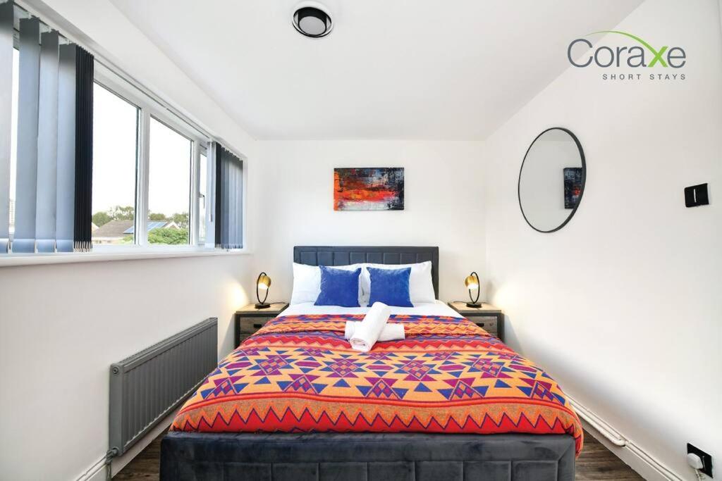 3 Bedrooms Urban Oasis for Contractors and Families by Coraxe Short Stays view 3