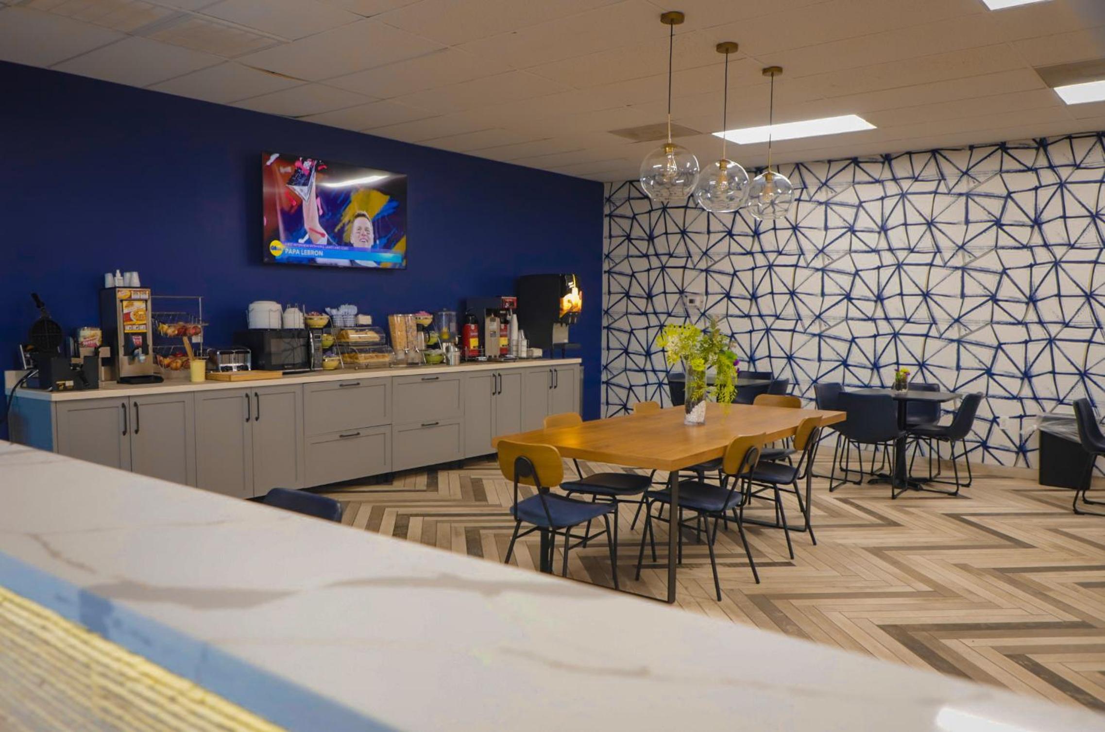 Airport Inn