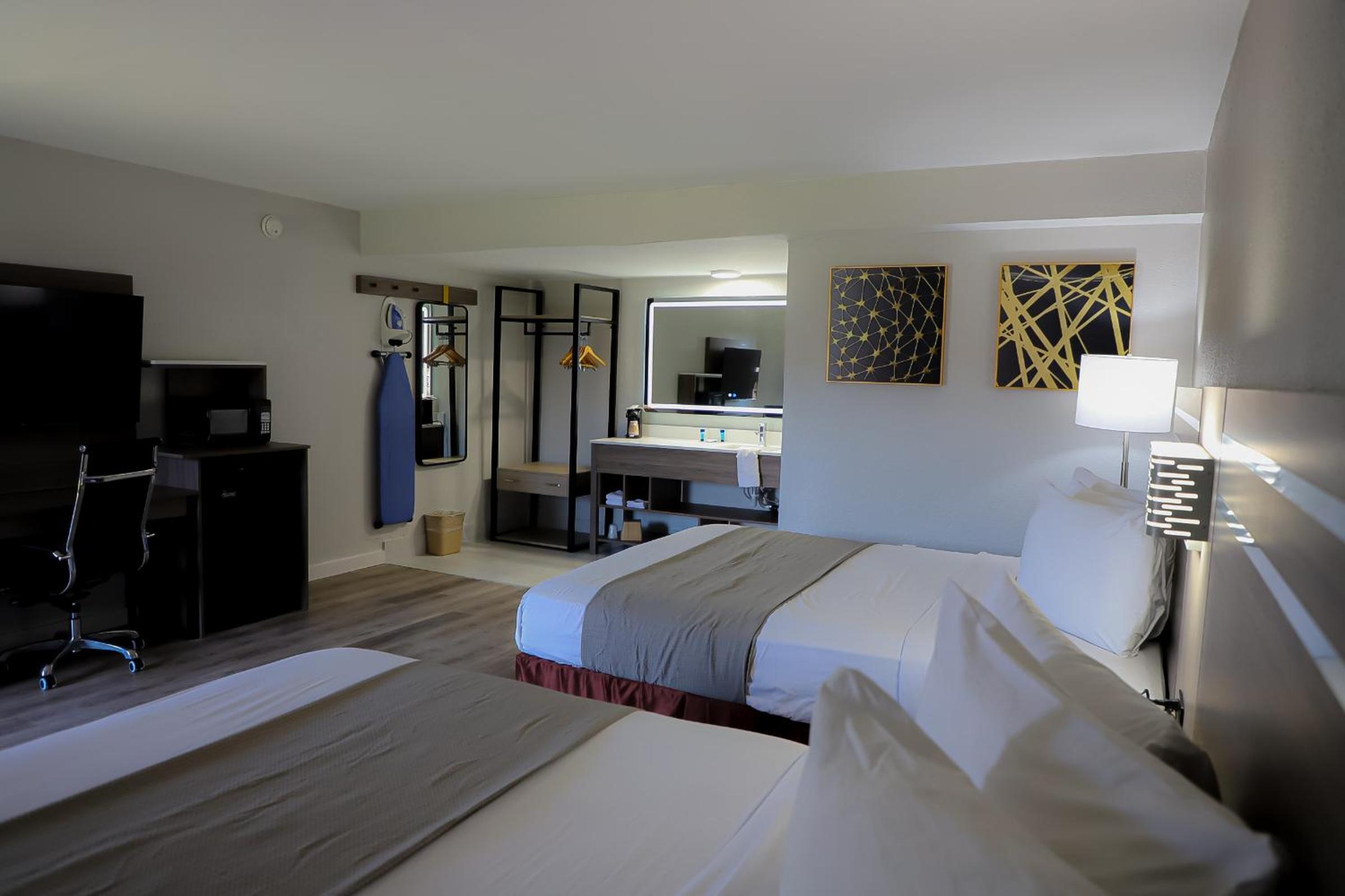 Airport Inn