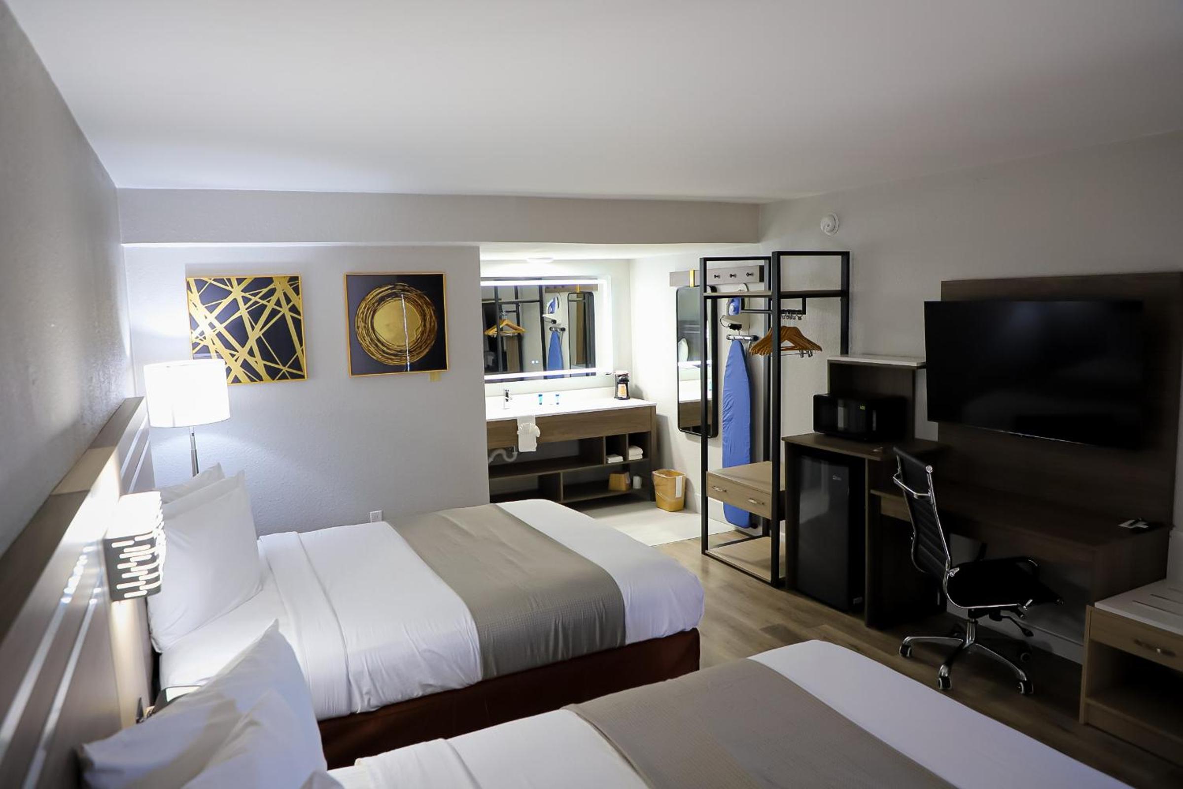 Airport Inn