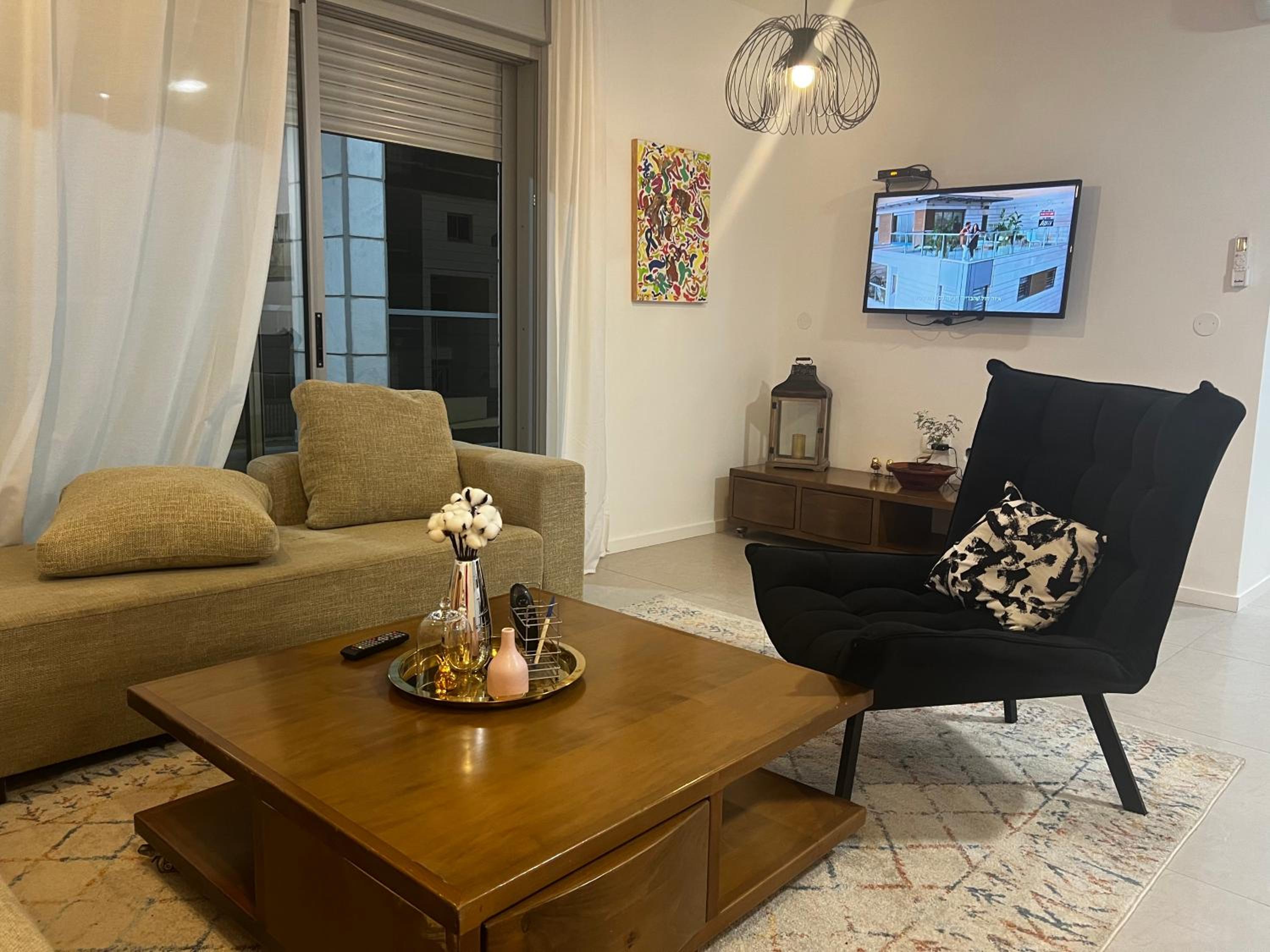 New apt with a big balcony at karmei gat