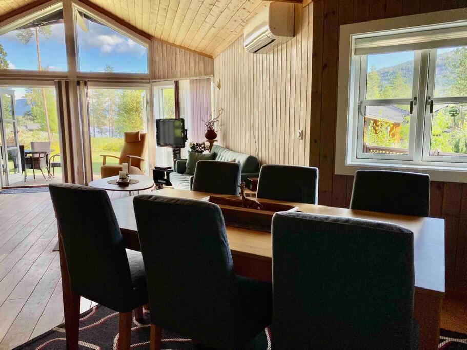 Cozy cabin w/garden, BBQ, canoe, swimming, central