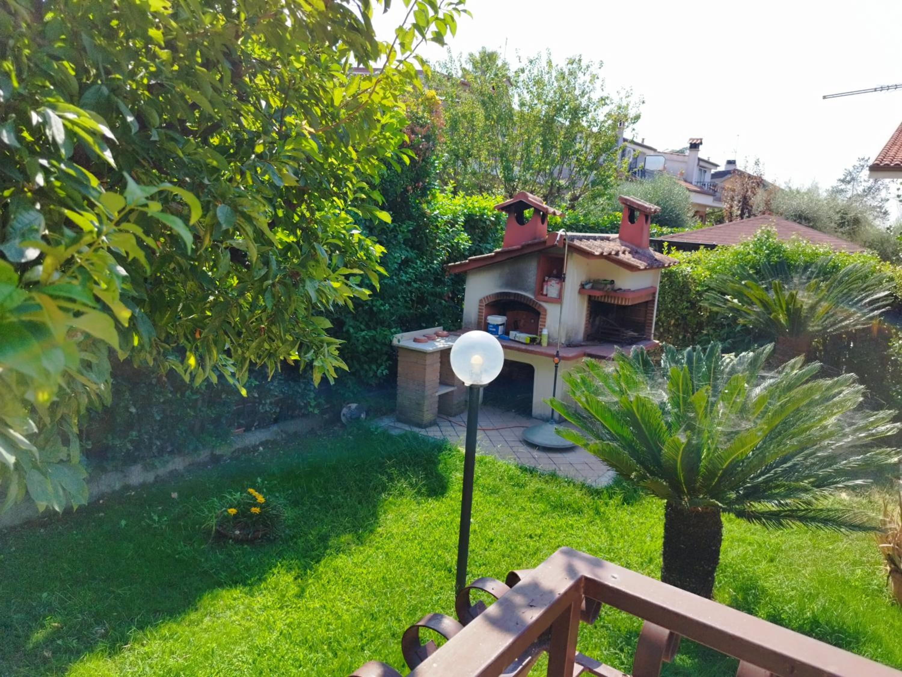 Villa dodata di tutti i comfort a Marco Simone view 4