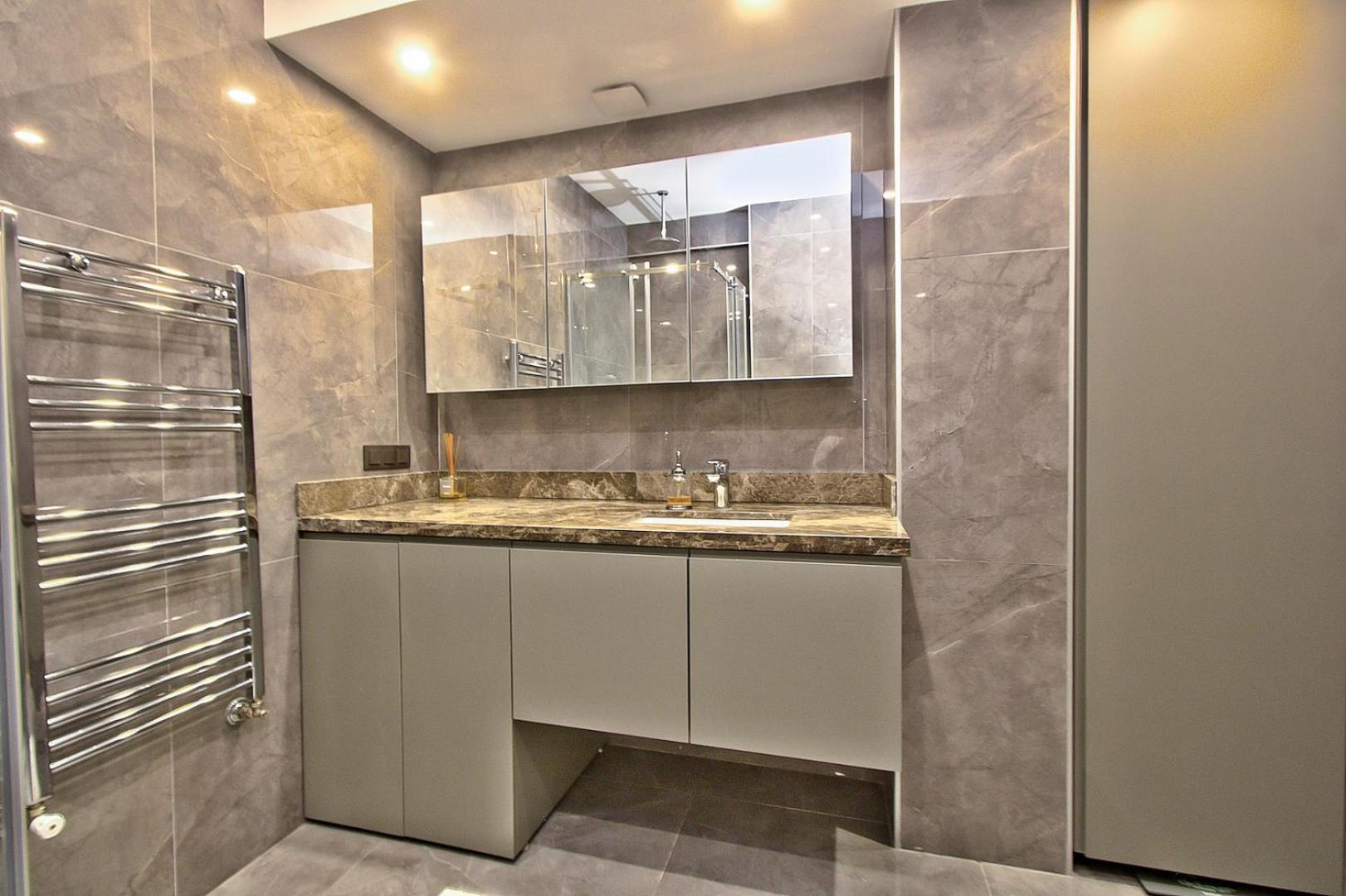 New Build with Modern Amenities and Balcony